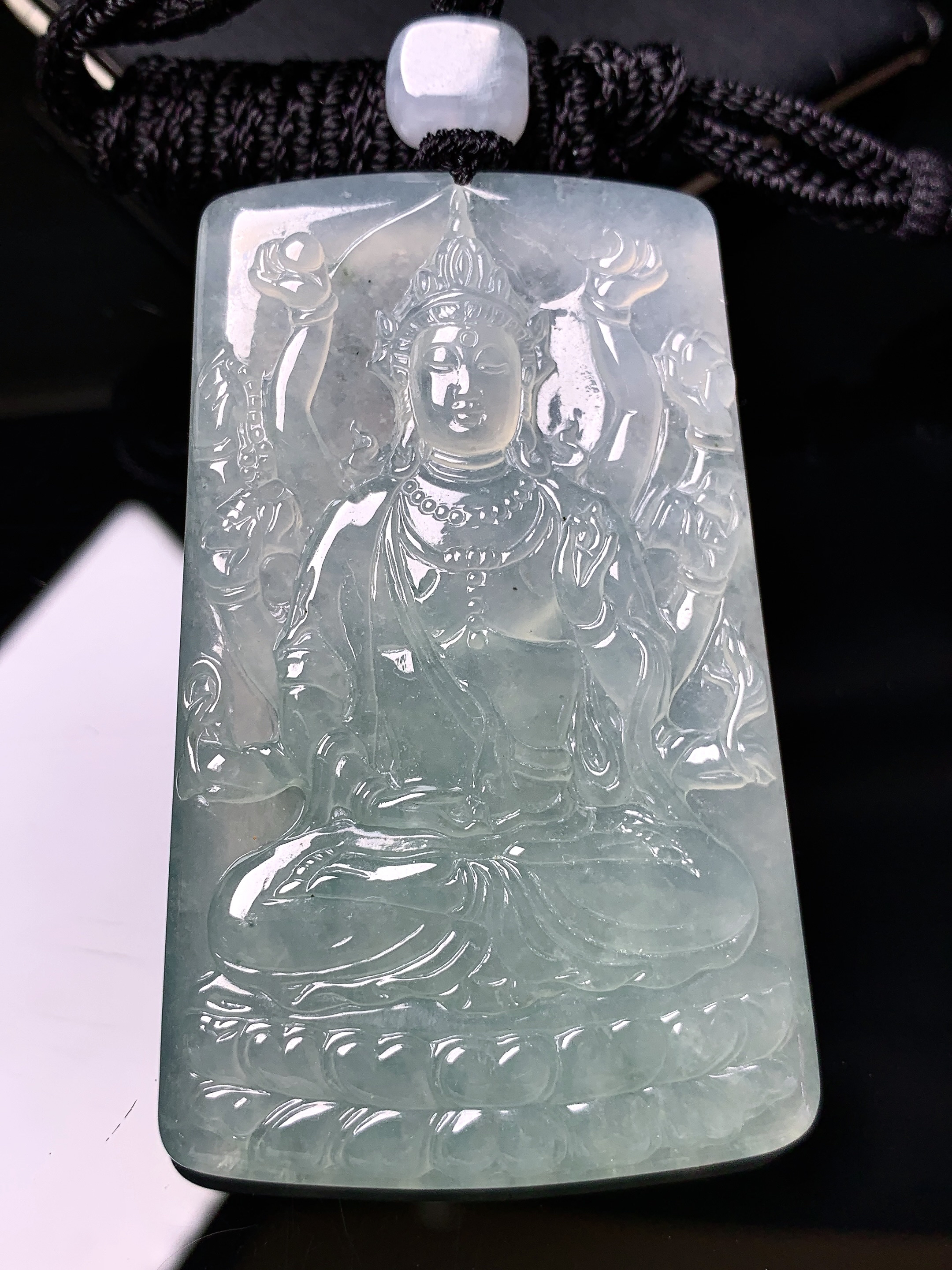 冰种观音菩萨吊坠 玉质细腻 色泽艳丽清新 水润亮眼 整体尺寸62.3*39.5*6.2 L1
