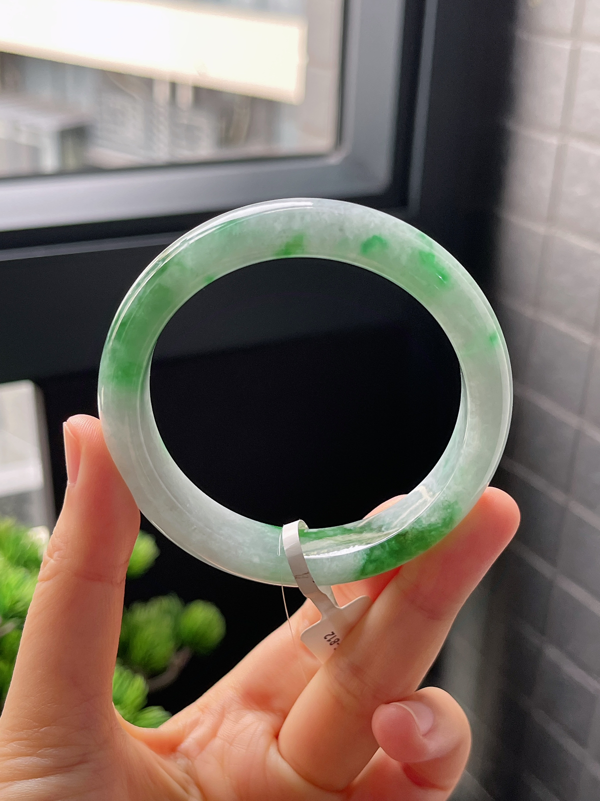 正圈54.2圈口，翡翠糯化种飘绿手镯