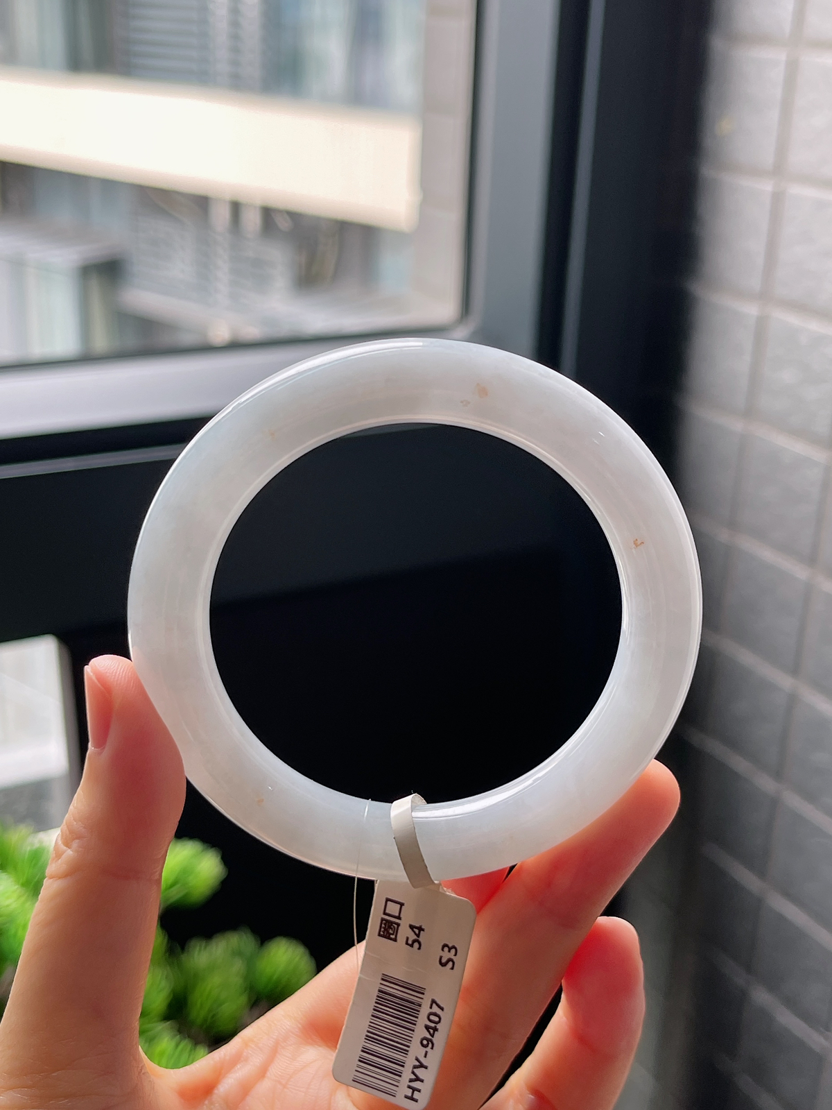 圆镯54.7圈口，翡翠糯化种白色手镯