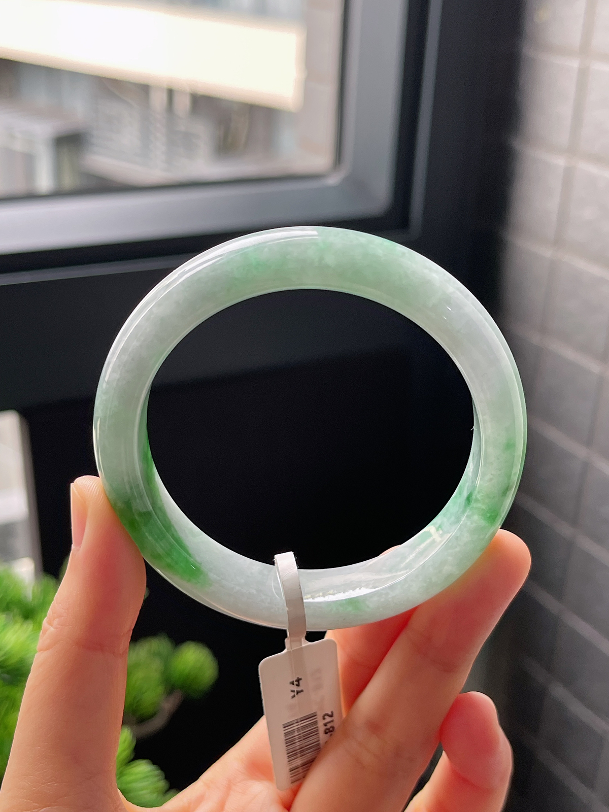 正圈54.2圈口，翡翠糯化种飘绿手镯