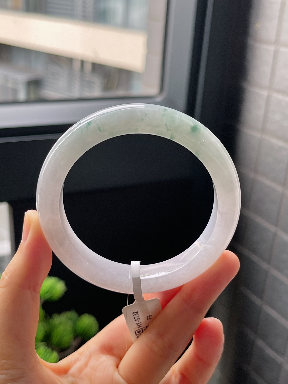 正圈55.4圈口，翡翠糯化种飘绿手镯