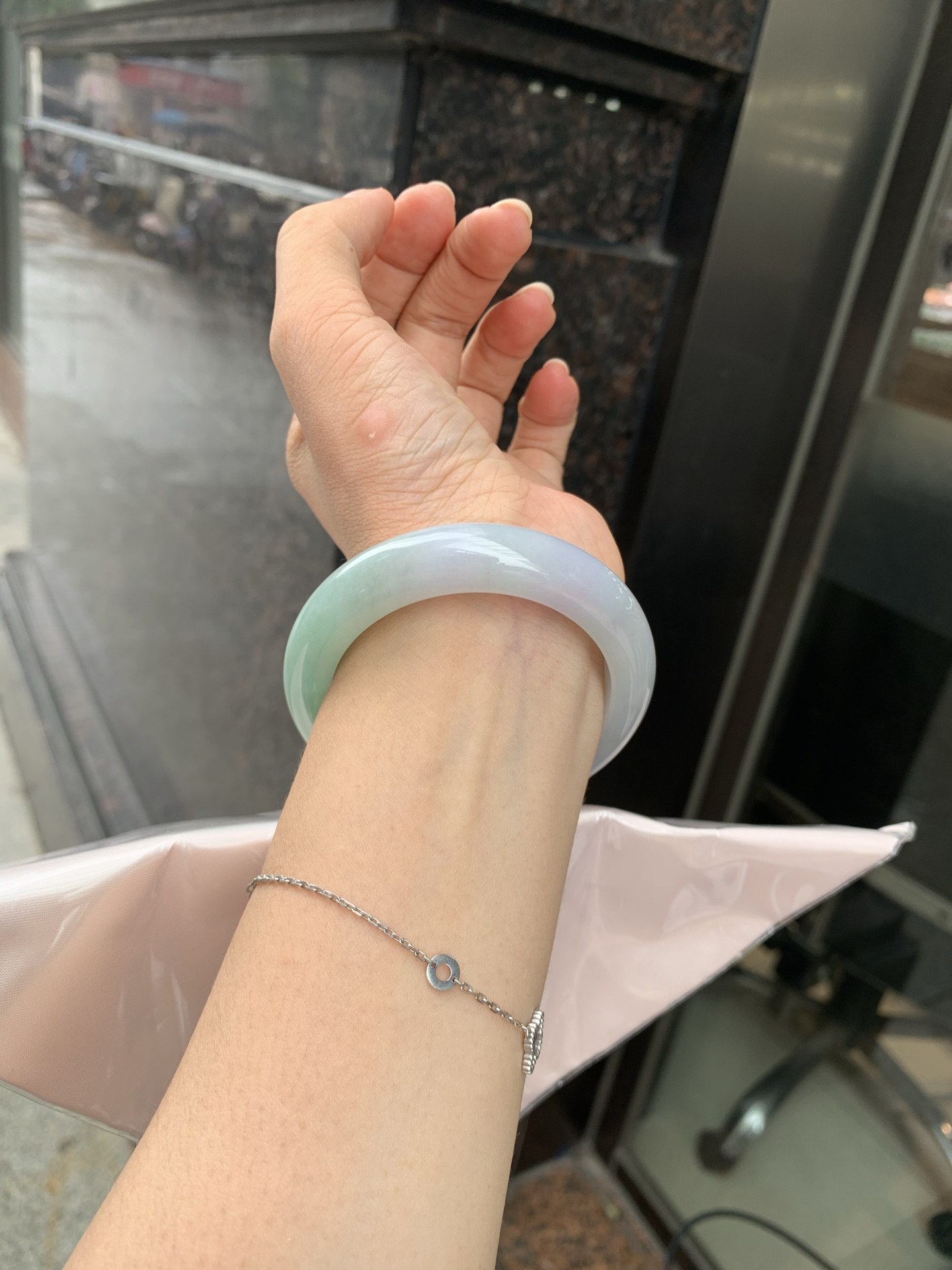 淡春彩正圈 52.7-8.6-12.1 0719-53-21 打灯棉线，底妆水润细腻，淡淡粉底与淡果绿搭配，宛如春天的繁华。在岁月的长河流转中绽放着独特的魅力，气质温婉而迷人。