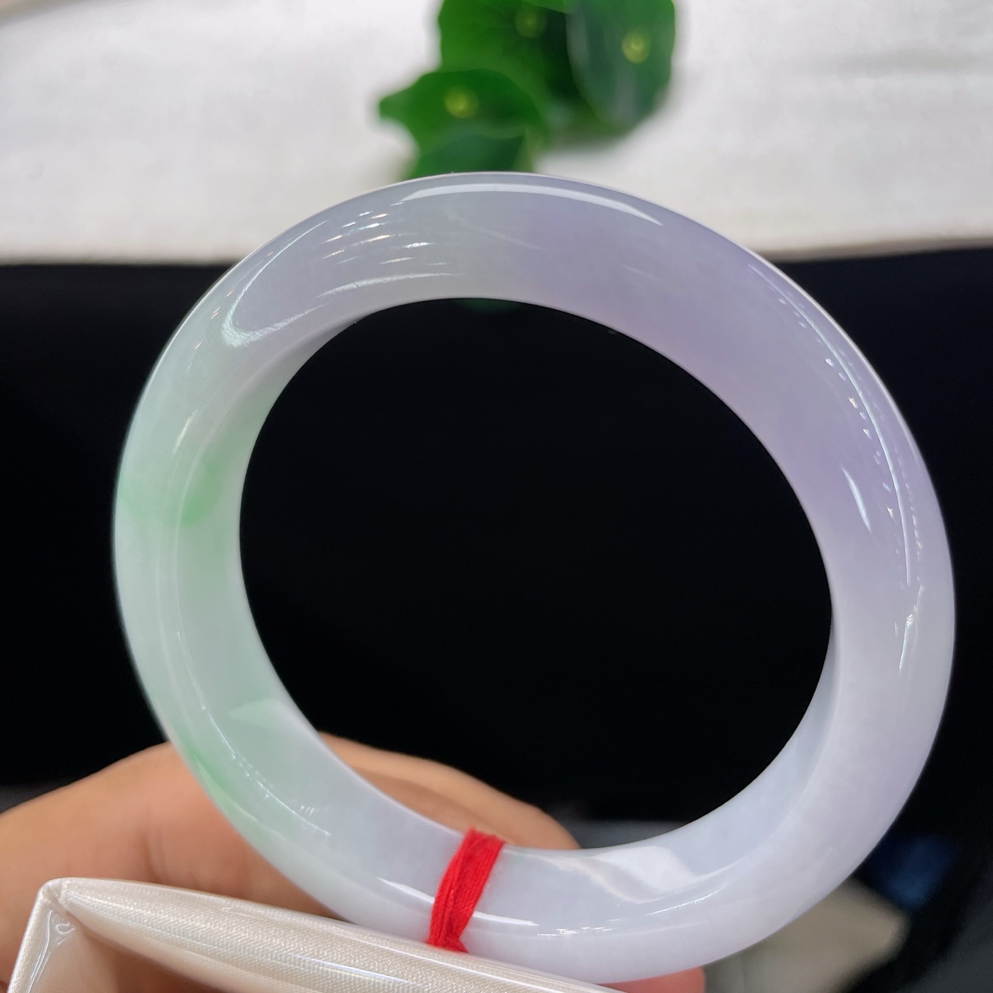 圈口54.5/12.2/8.6，冰种春带彩正圈，54/55可戴，素玉凝浅紫，翠色落清腕，无裂