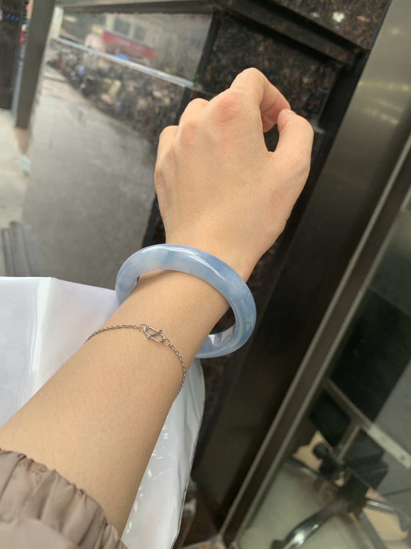 莫奈正圈 0719-53-71 打灯棉线，底妆水细腻，浓郁满色，仿佛莫奈笔下的鸢尾花丛一同盛放，一脚踏入春天的感觉，见光不失色。