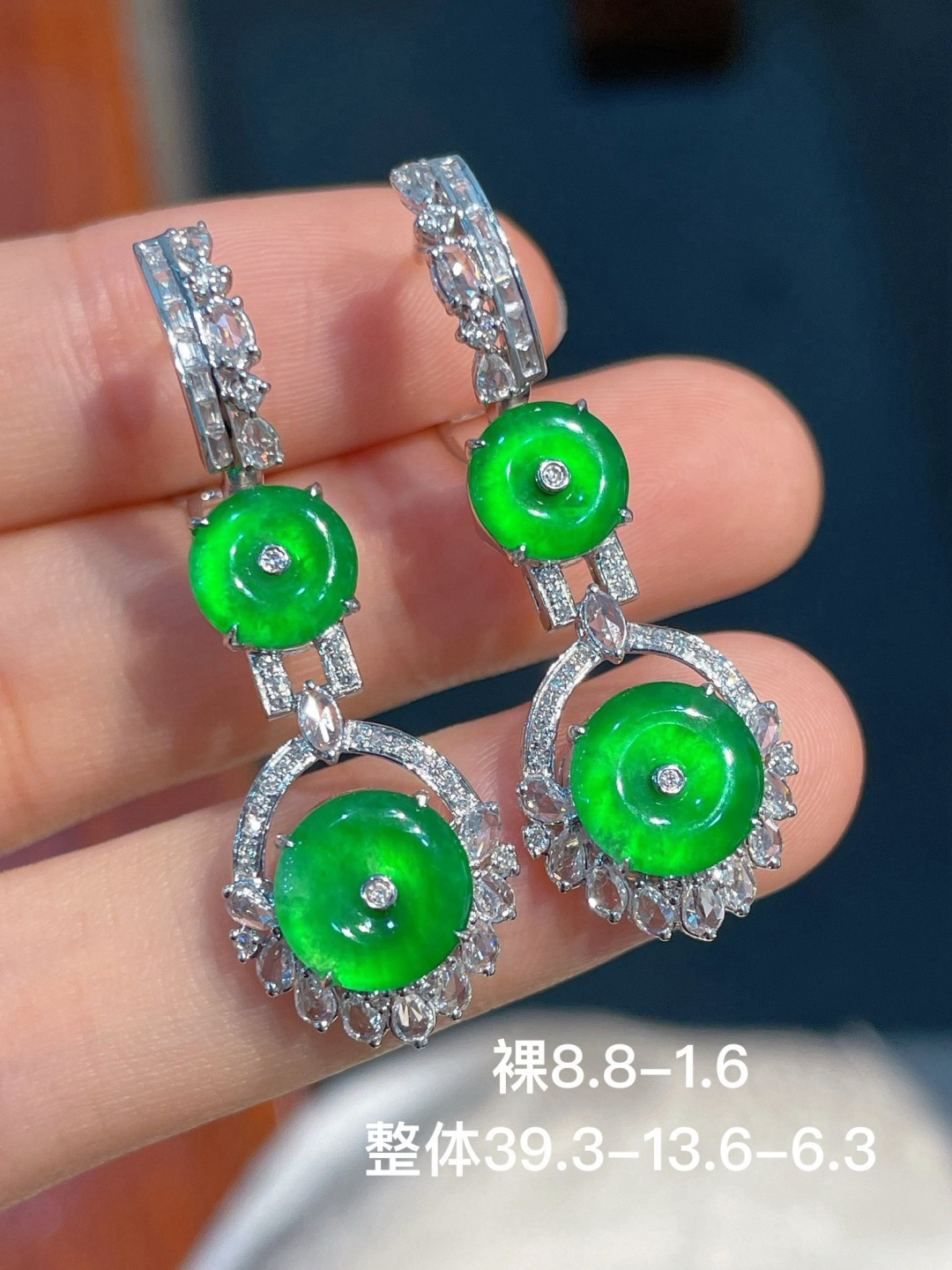 ️阳绿扣子耳坠 无裂 18k金镶嵌，39.3-13.6-6.3