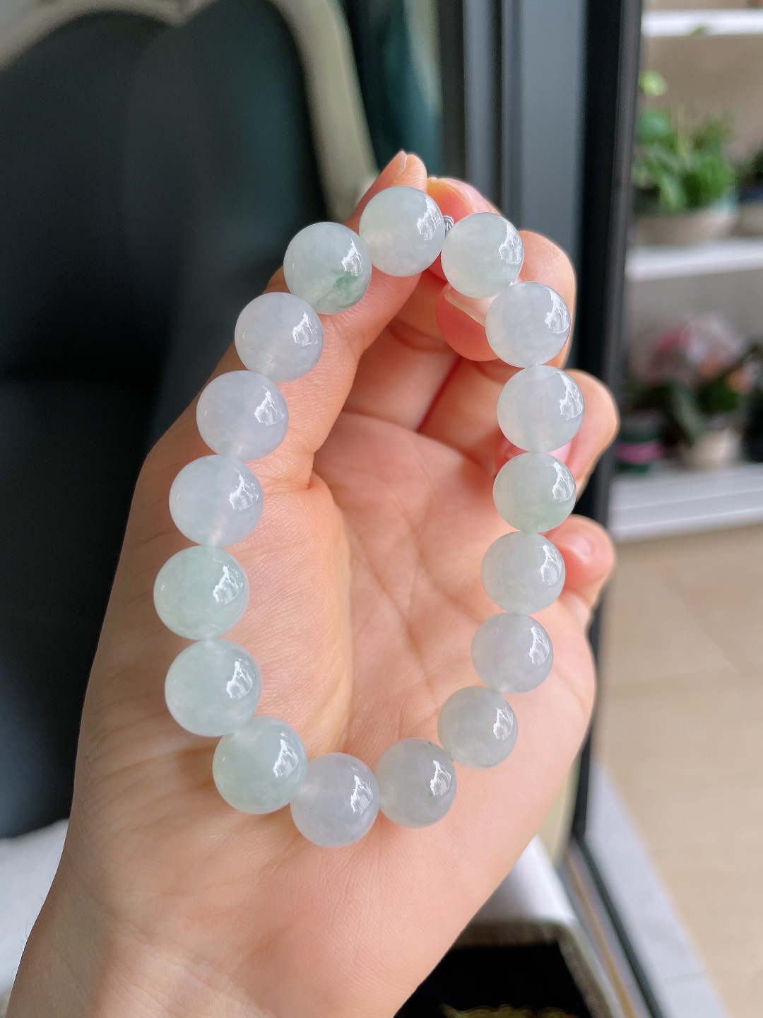 天然翡翠A货，冰飘花手串，尺寸：11mm。【编2264】