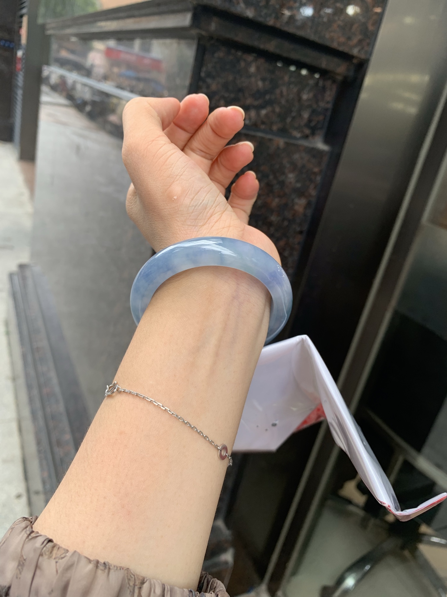 莫奈正圈 0719-53-71 打灯棉线，底妆水细腻，浓郁满色，仿佛莫奈笔下的鸢尾花丛一同盛放，一脚踏入春天的感觉，见光不失色。