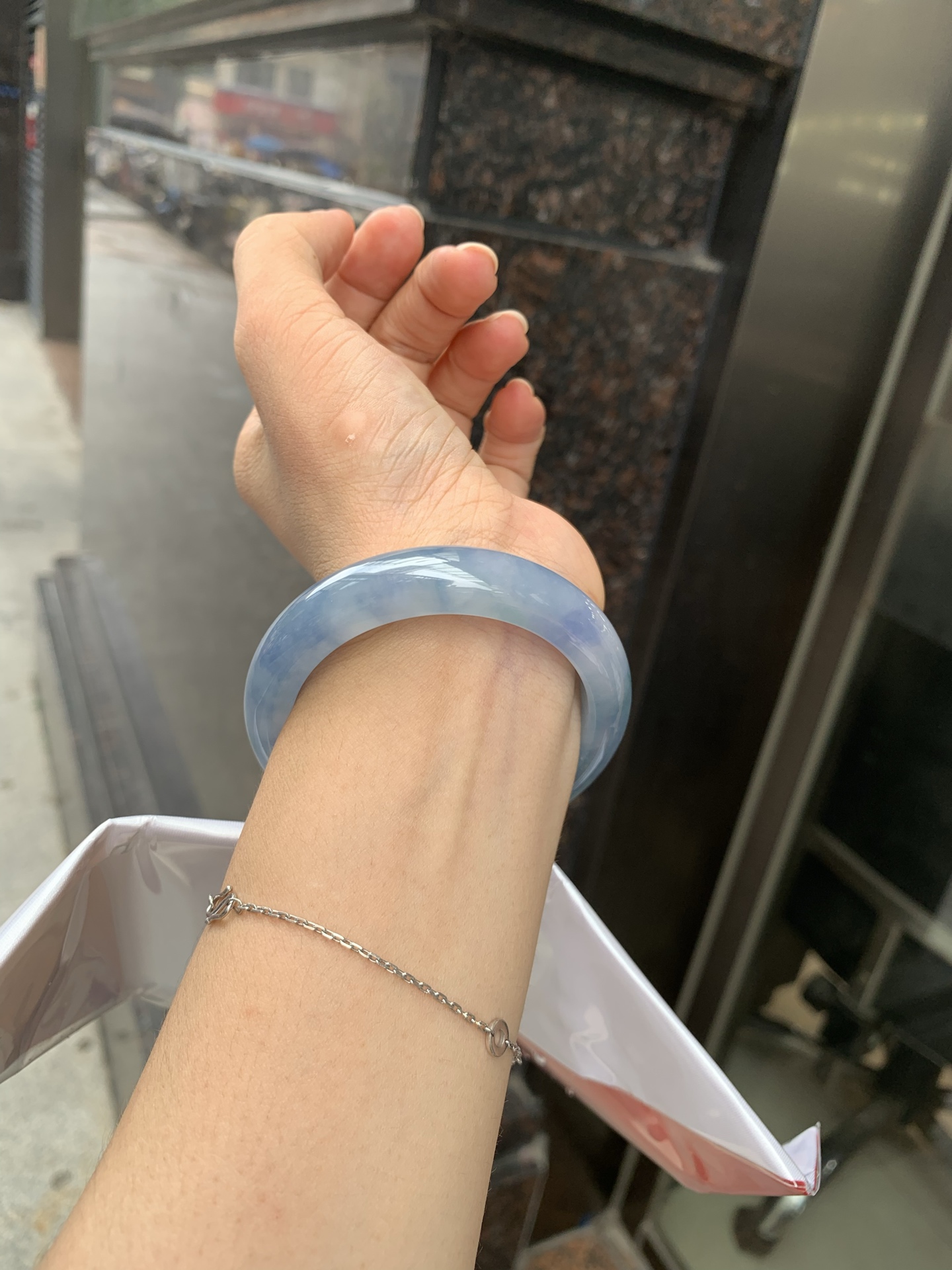 莫奈正圈 0719-53-71 打灯棉线，底妆水细腻，浓郁满色，仿佛莫奈笔下的鸢尾花丛一同盛放，一脚踏入春天的感觉，见光不失色。
