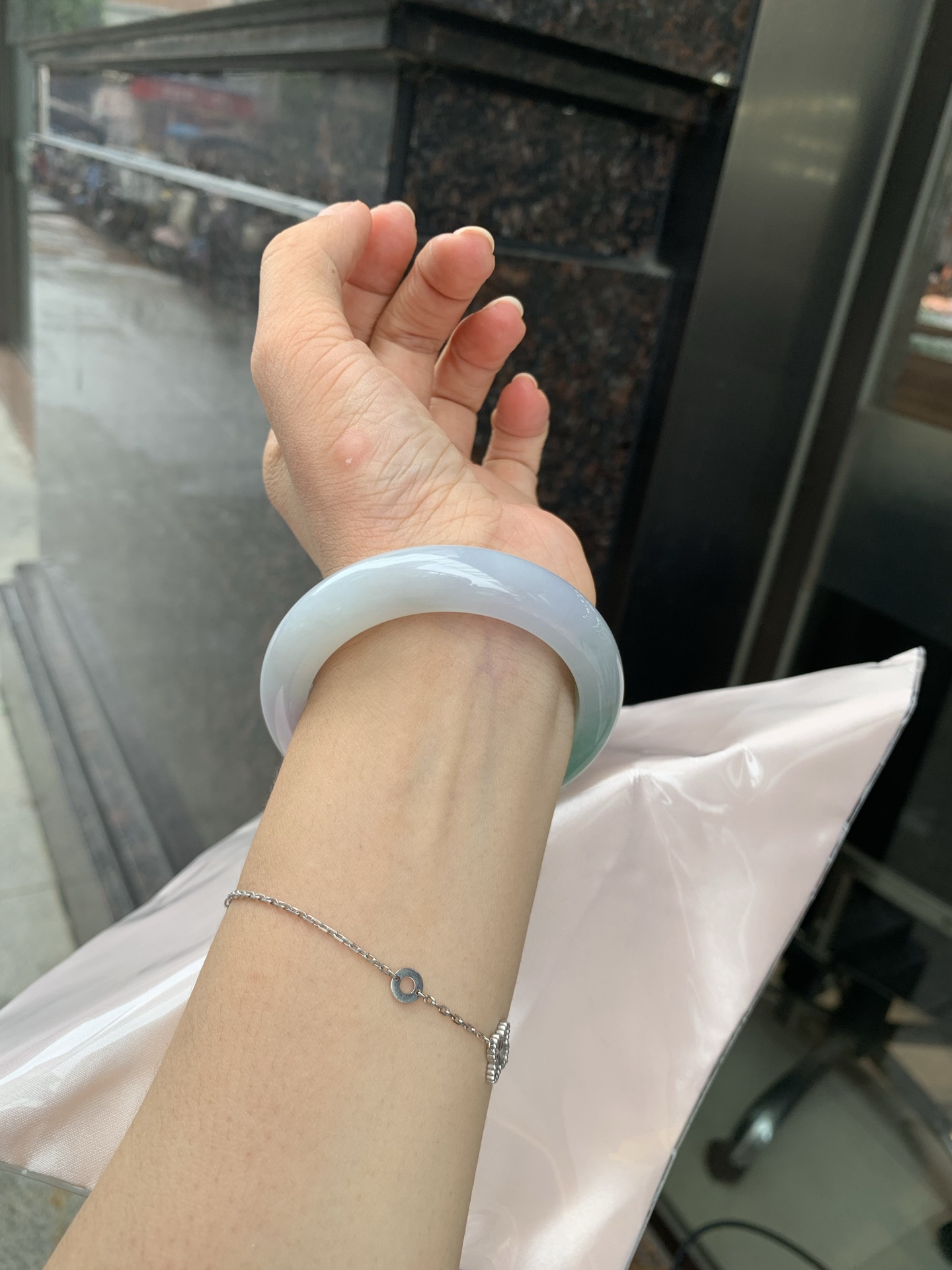淡春彩正圈 52.7-8.6-12.1 0719-53-21 打灯棉线，底妆水润细腻，淡淡粉底与淡果绿搭配，宛如春天的繁华。在岁月的长河流转中绽放着独特的魅力，气质温婉而迷人。