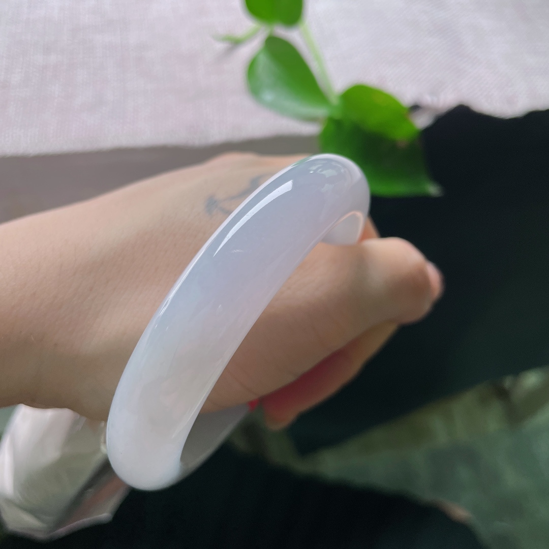 56.9/13.2/8.3，冰紫正圈，淡若清风，不食人间烟火，水润，通透，有棉线，55892a
