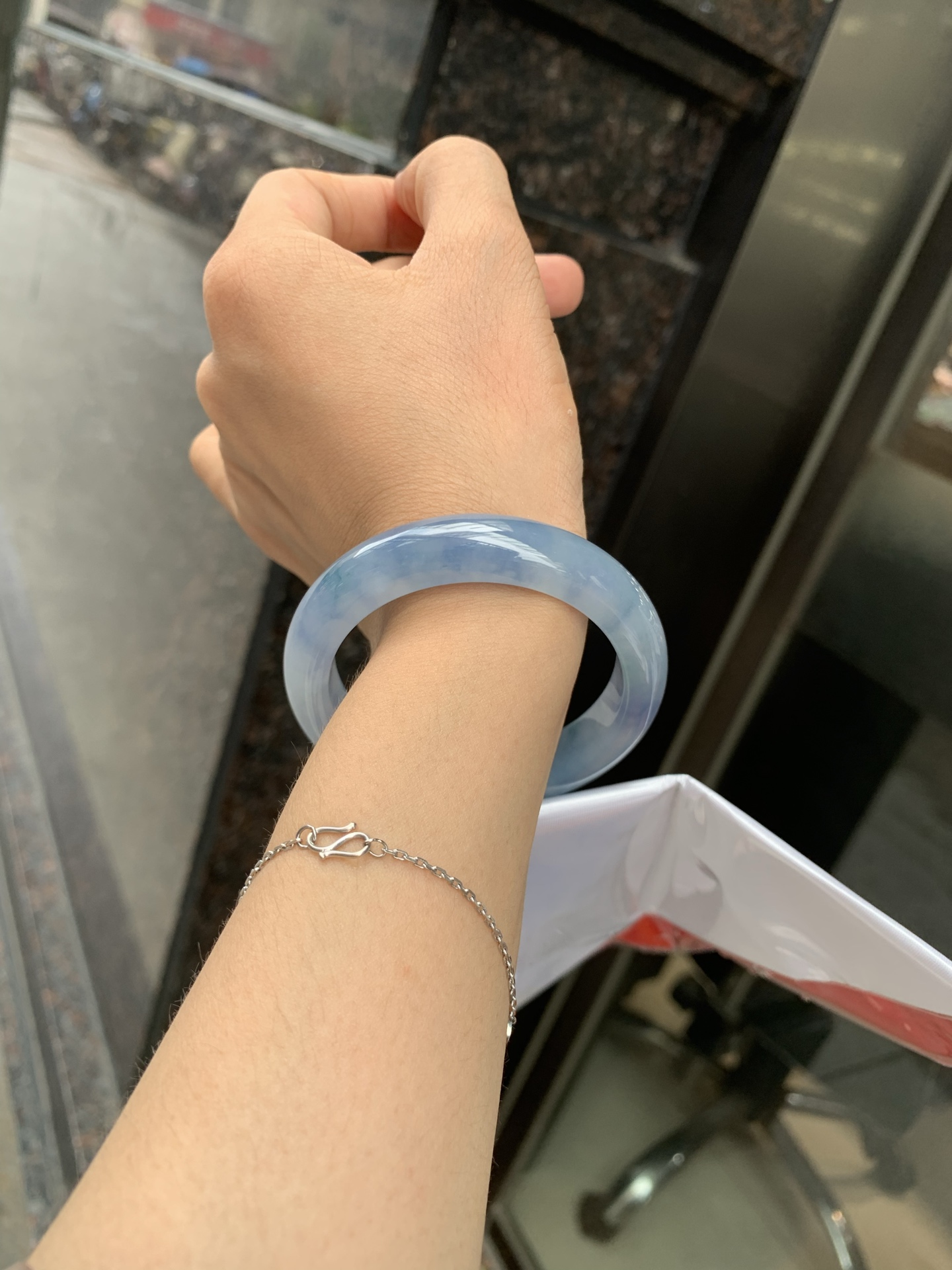 莫奈正圈 0719-53-71 打灯棉线，底妆水细腻，浓郁满色，仿佛莫奈笔下的鸢尾花丛一同盛放，一脚踏入春天的感觉，见光不失色。