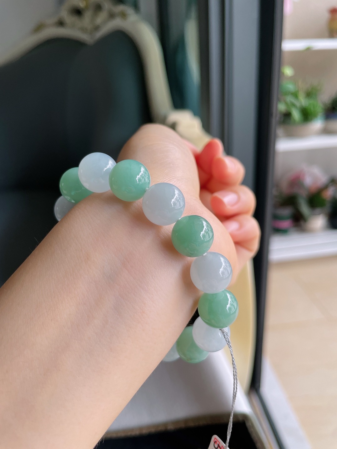 天然翡翠A货，冰双彩手串，尺寸：12.4mm。【编2349】