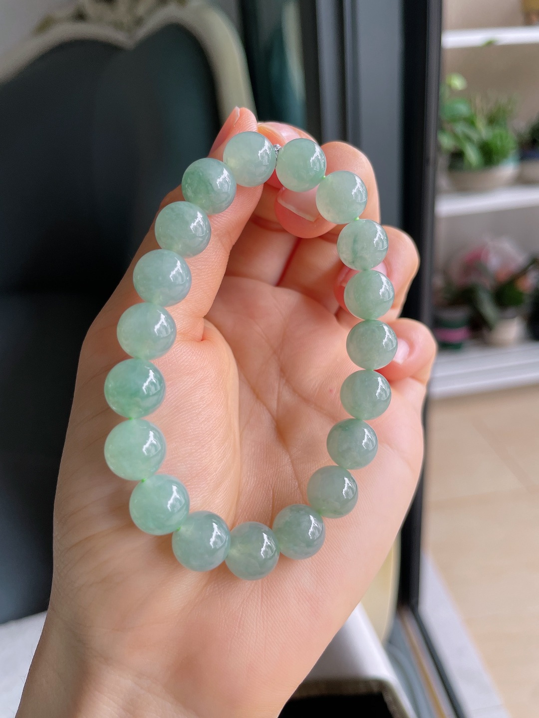 天然翡翠A货，冰飘花手串，尺寸：10mm。【编2973】