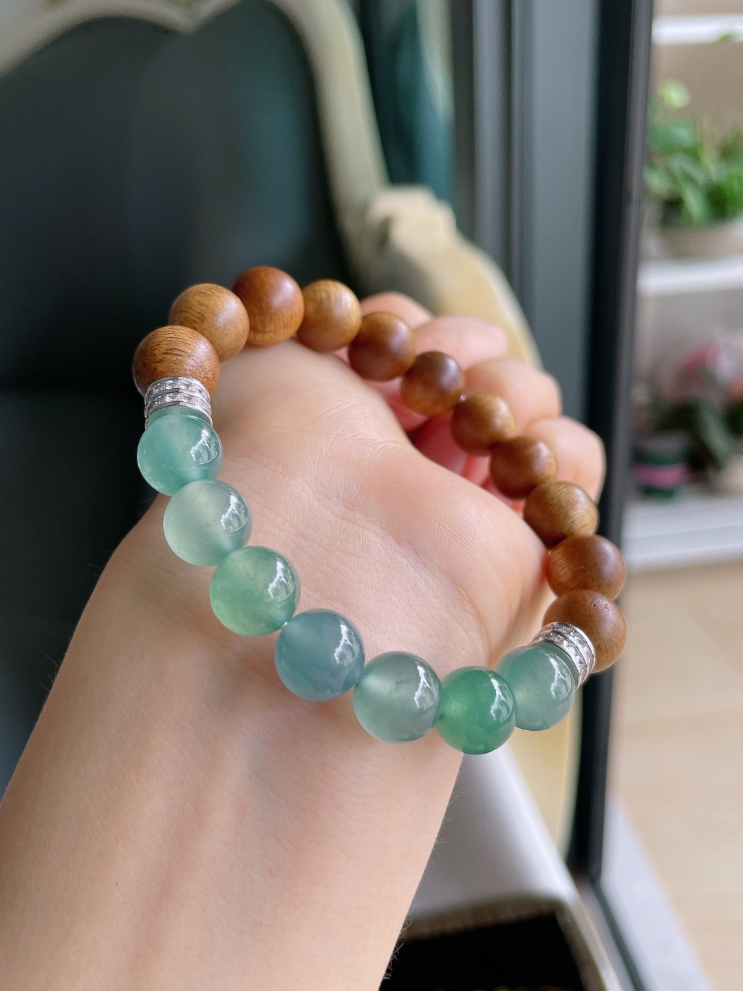 天然翡翠A货，冰多宝搭配沉香木手串，尺寸：9.8mm。【编4407】