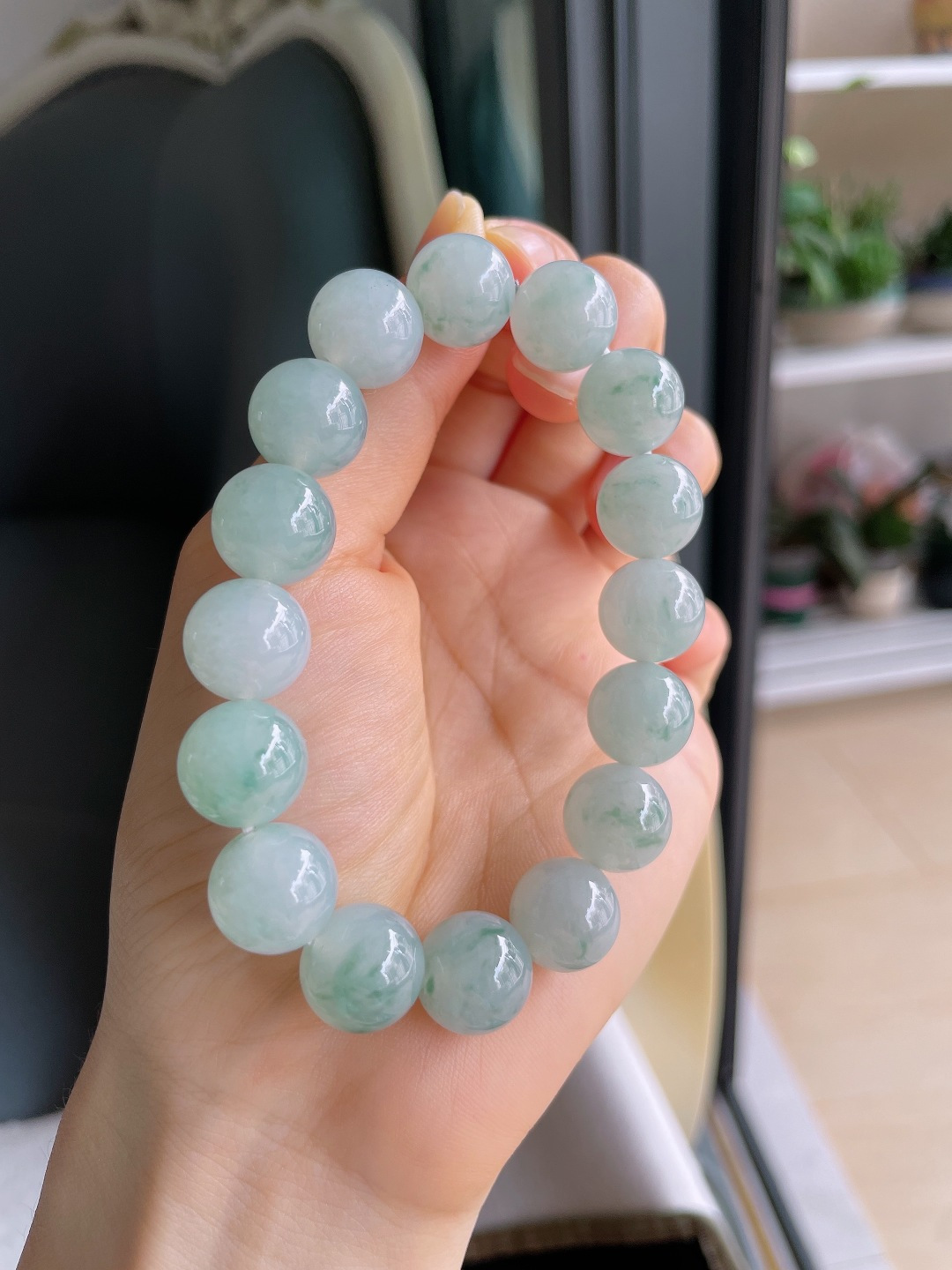 天然翡翠A货，冰飘花手串，尺寸：12.5mm。【编1809】