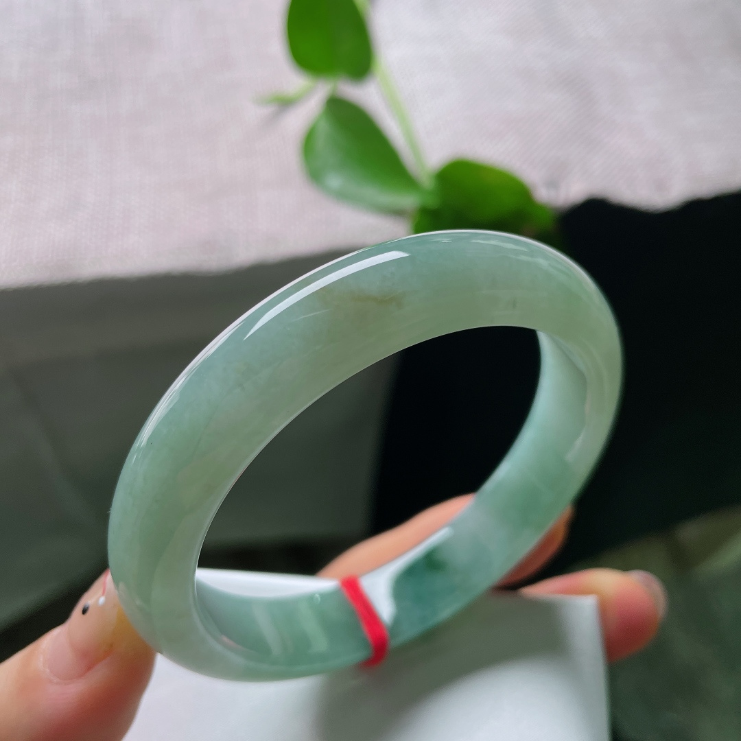 58.2/12.8/8.2。飘花正圈，花开富贵，温润内敛，藏着旧时闺阁的静气。无裂，56047a