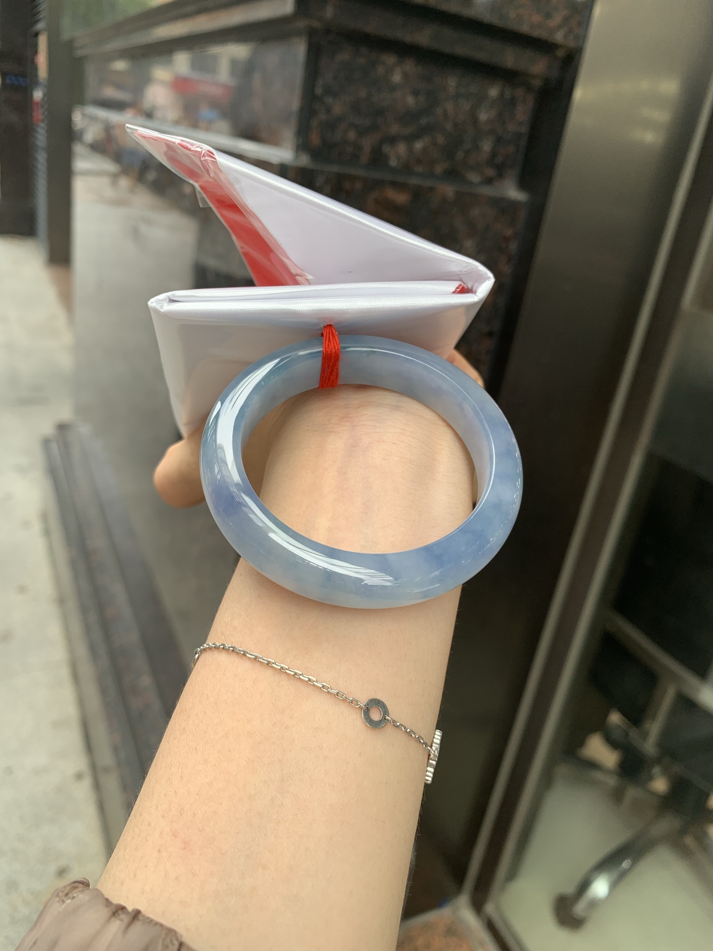 莫奈正圈 0719-53-71 打灯棉线，底妆水细腻，浓郁满色，仿佛莫奈笔下的鸢尾花丛一同盛放，一脚踏入春天的感觉，见光不失色。