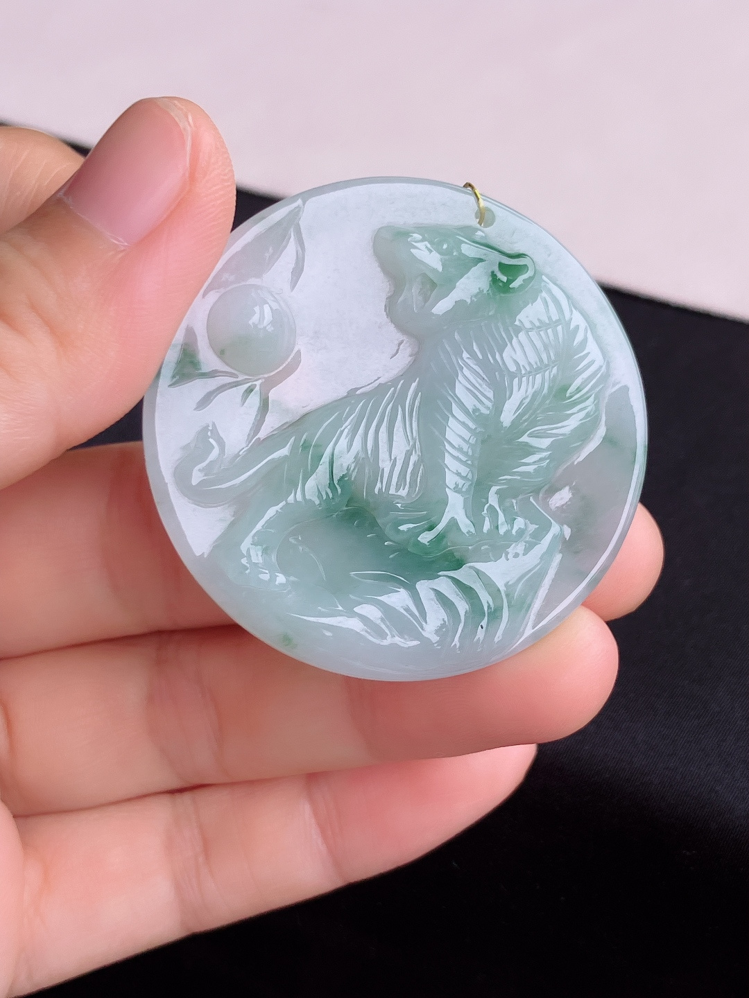 冰飘花生肖虎牌，花色清爽，尺寸45.8/5.3/自然光实拍