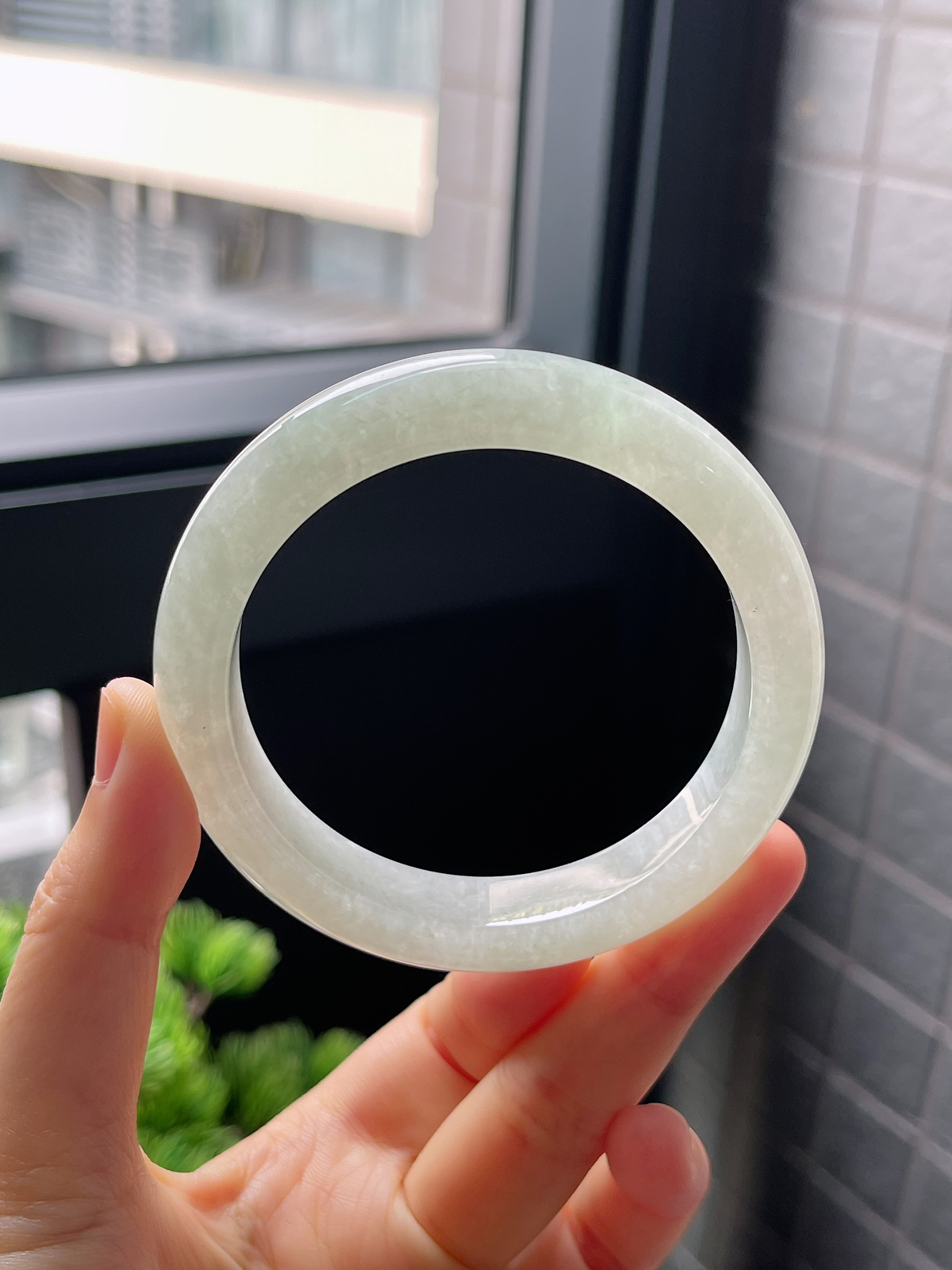 圈口56.5，冰糯种浅绿甜绿翡翠正圈手镯