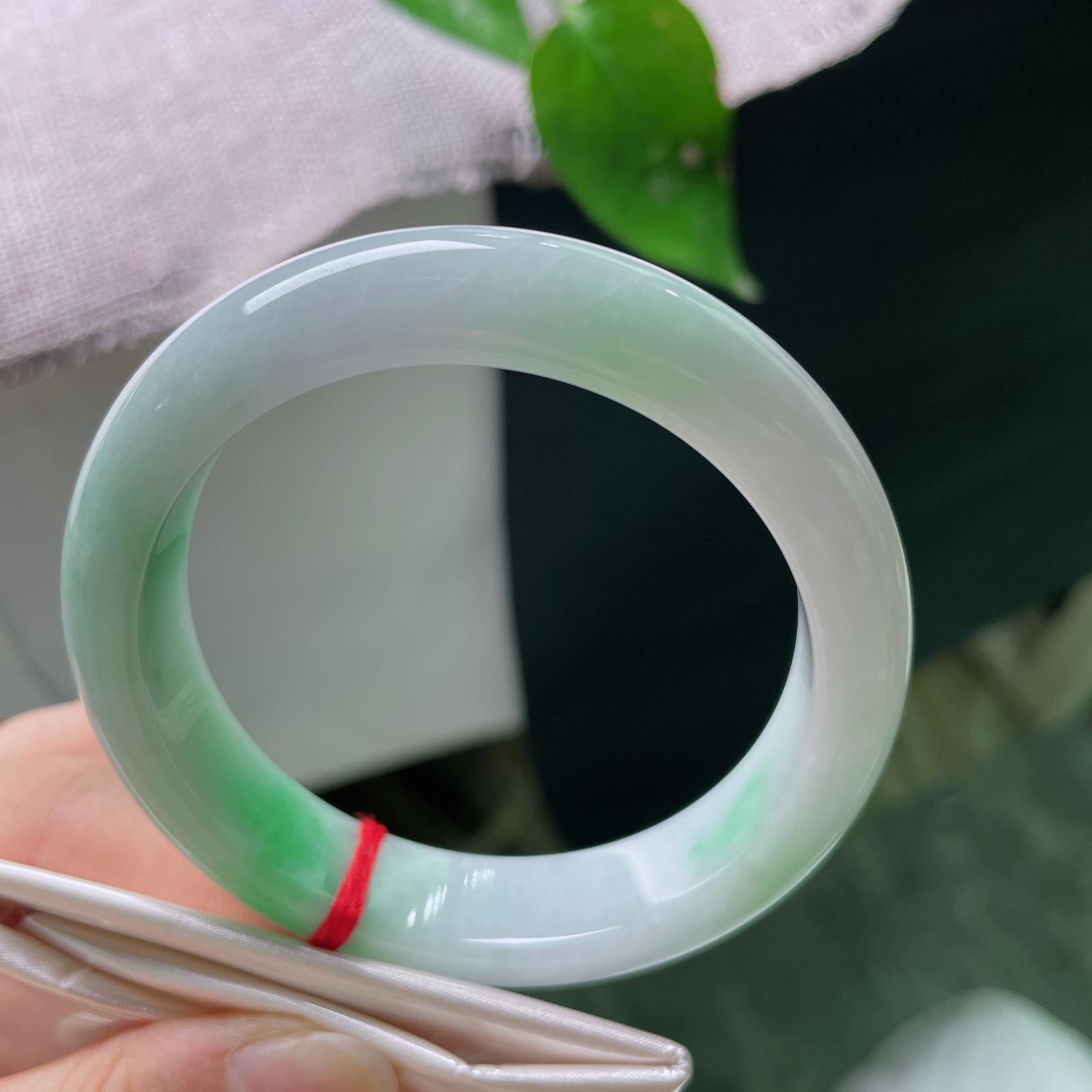 54.7/12.9/8.6，飘绿正圈，贵气，点翠千金，优雅，一点皮纹，ss56444a