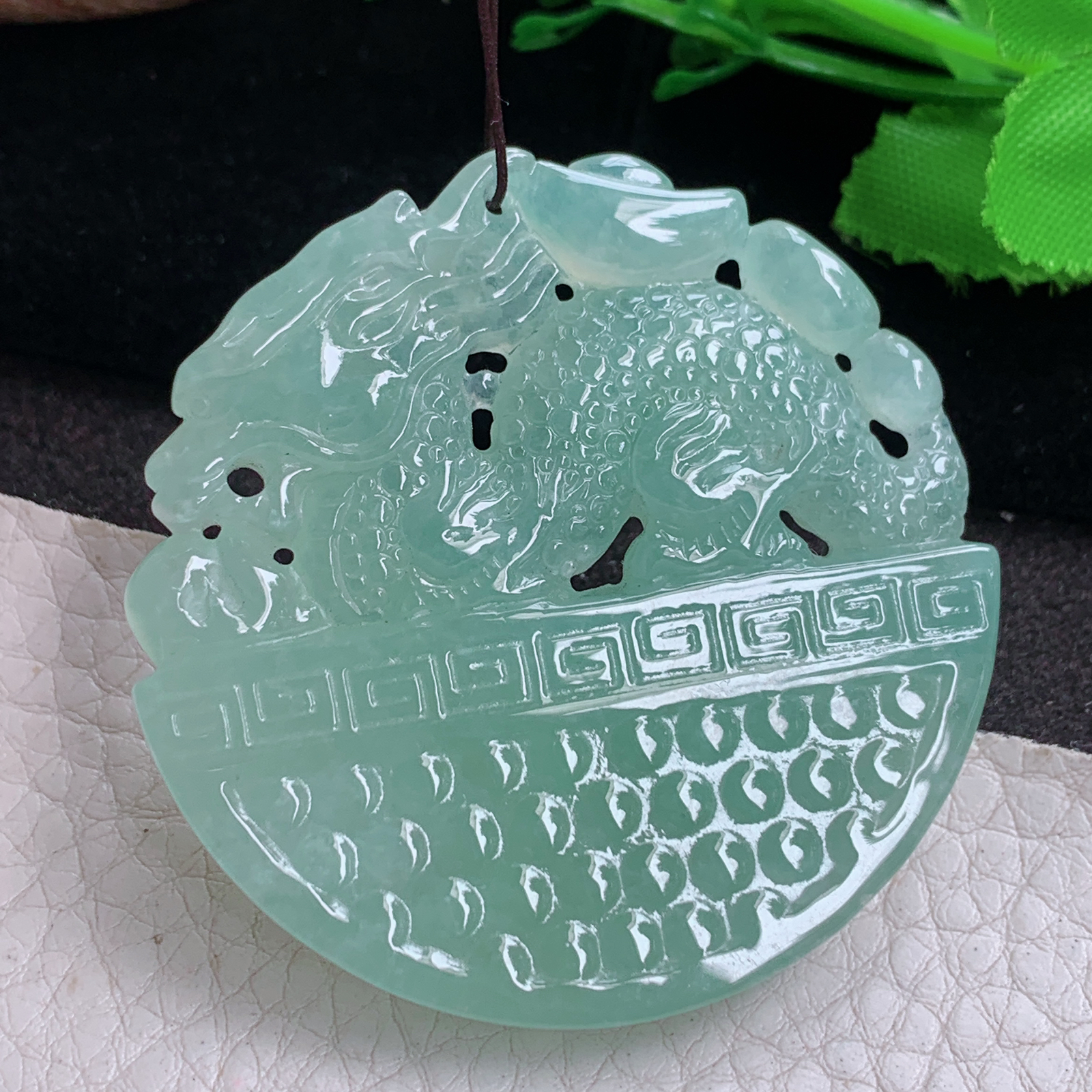 Gp实拍50*6缅甸翡翠冰润睛水绿麒麟送瑞大吊坠瑞兽玉壁项坠