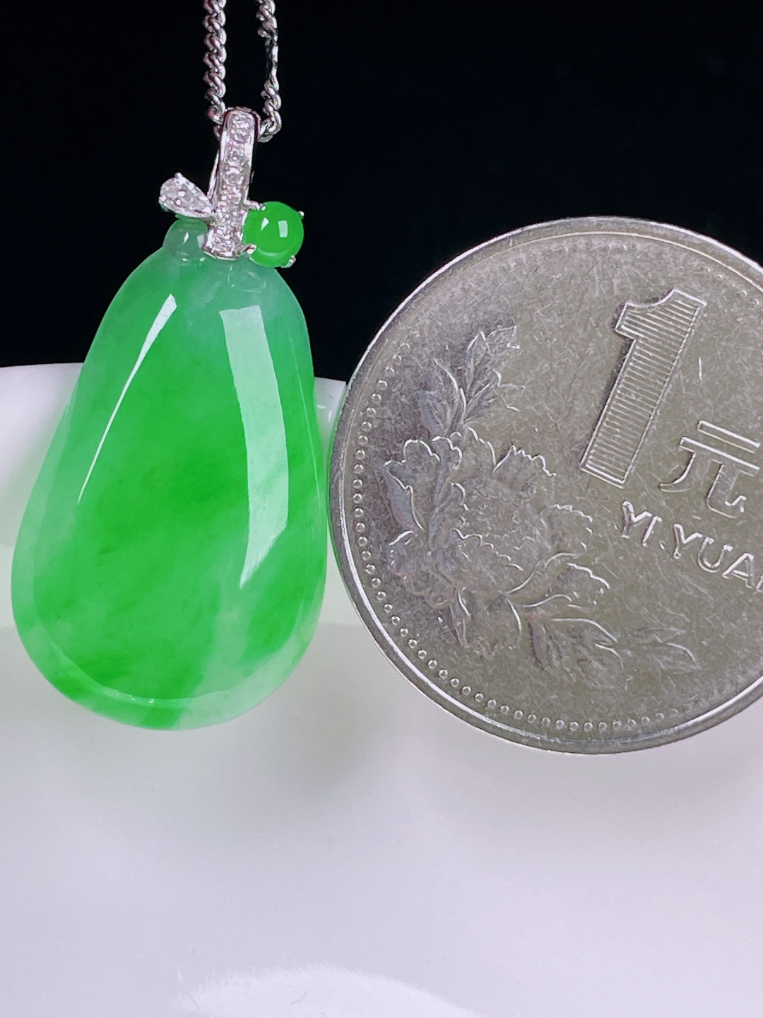 ️辣绿福瓜，老种起光，细底通透，尺寸：28.3裸石22/14.3/3.6mm0719