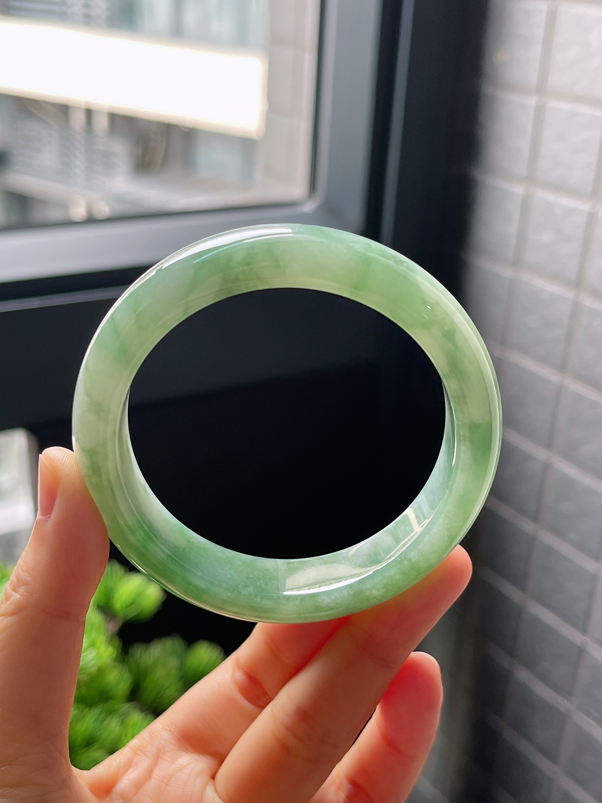 圈口55.5，冰糯种飘绿花翡翠正圈手镯