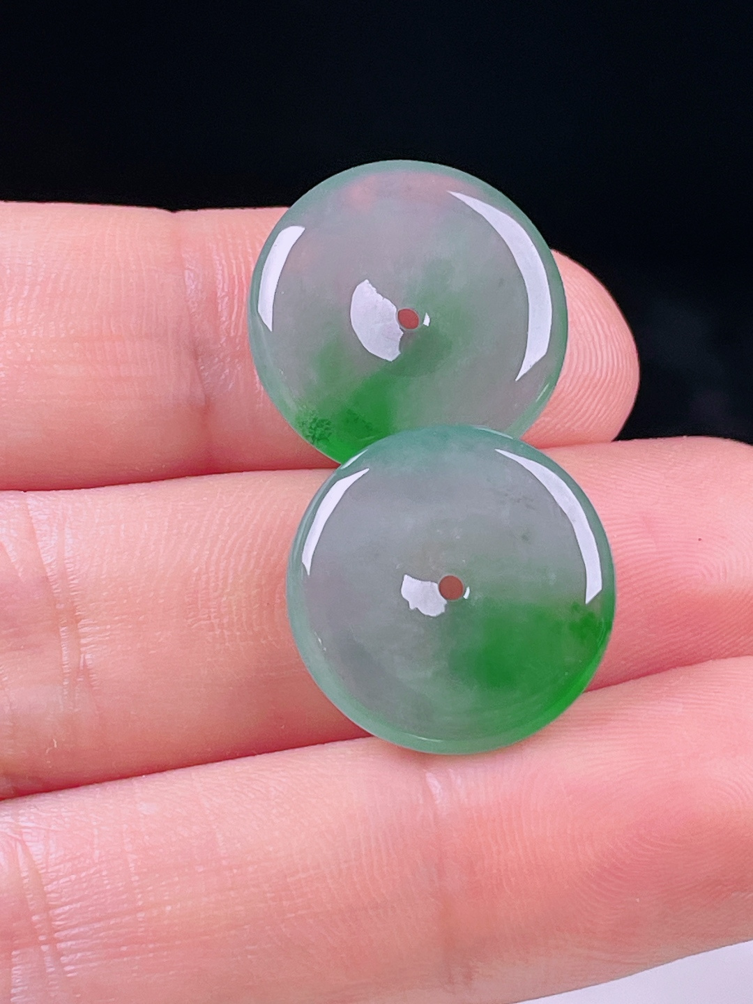 ️飘绿平安扣，老种起光，细底通透，尺寸：17.88/3.5mm0719