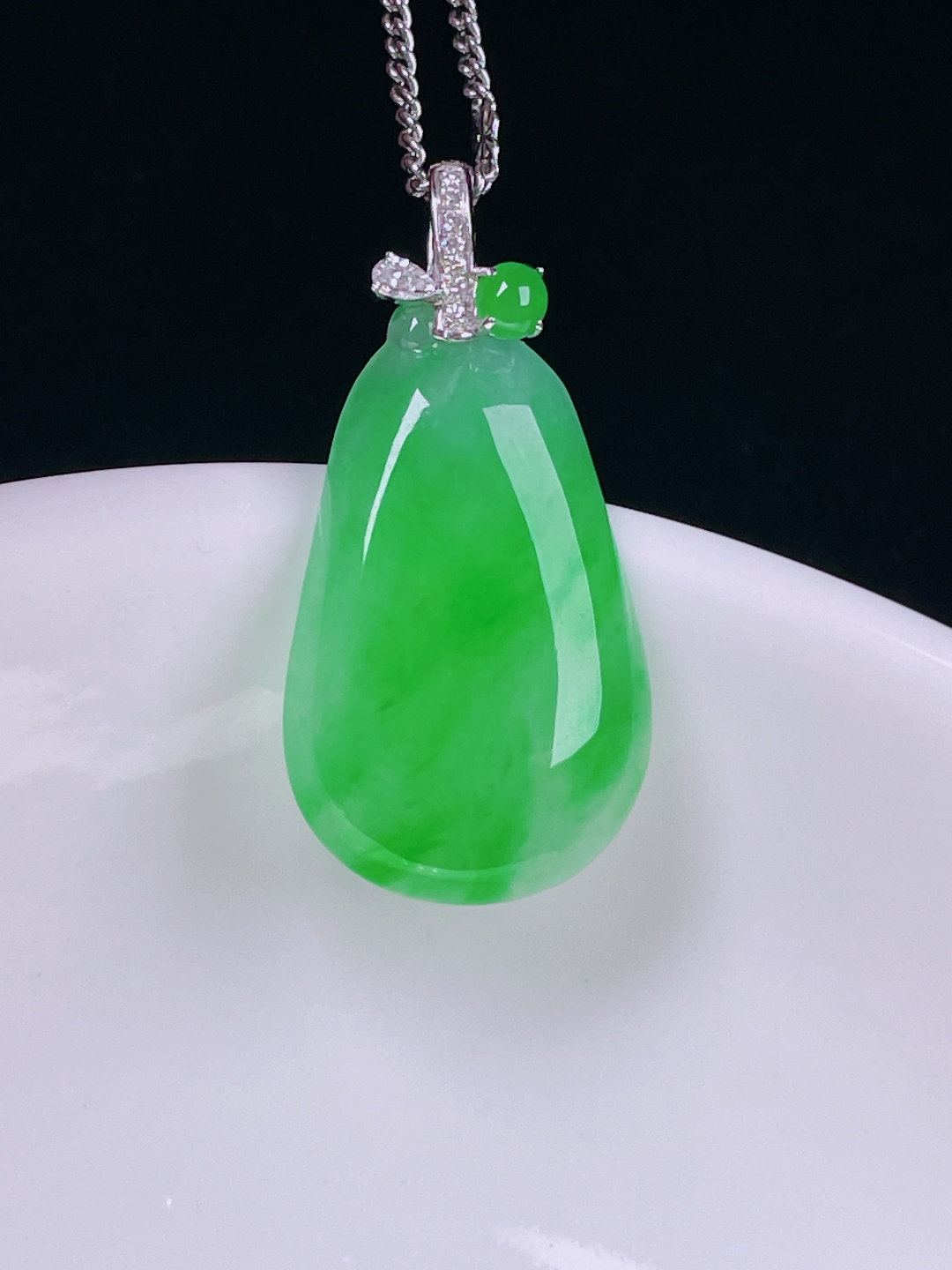 ️辣绿福瓜，老种起光，细底通透，尺寸：28.3裸石22/14.3/3.6mm0719