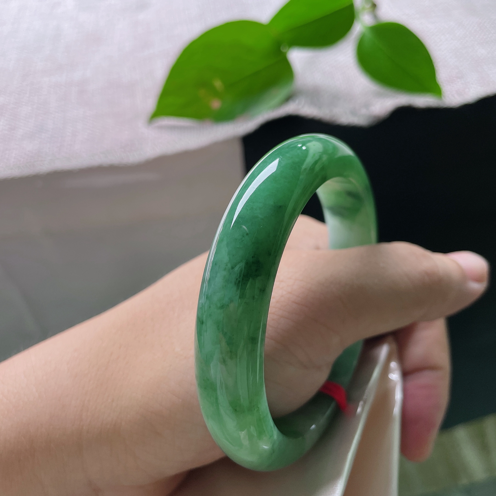 57.4/12.8/8.7，绿底正圈，耐看，甜美，优雅，郁郁葱葱，一点皮纹，耐看，ss56355a