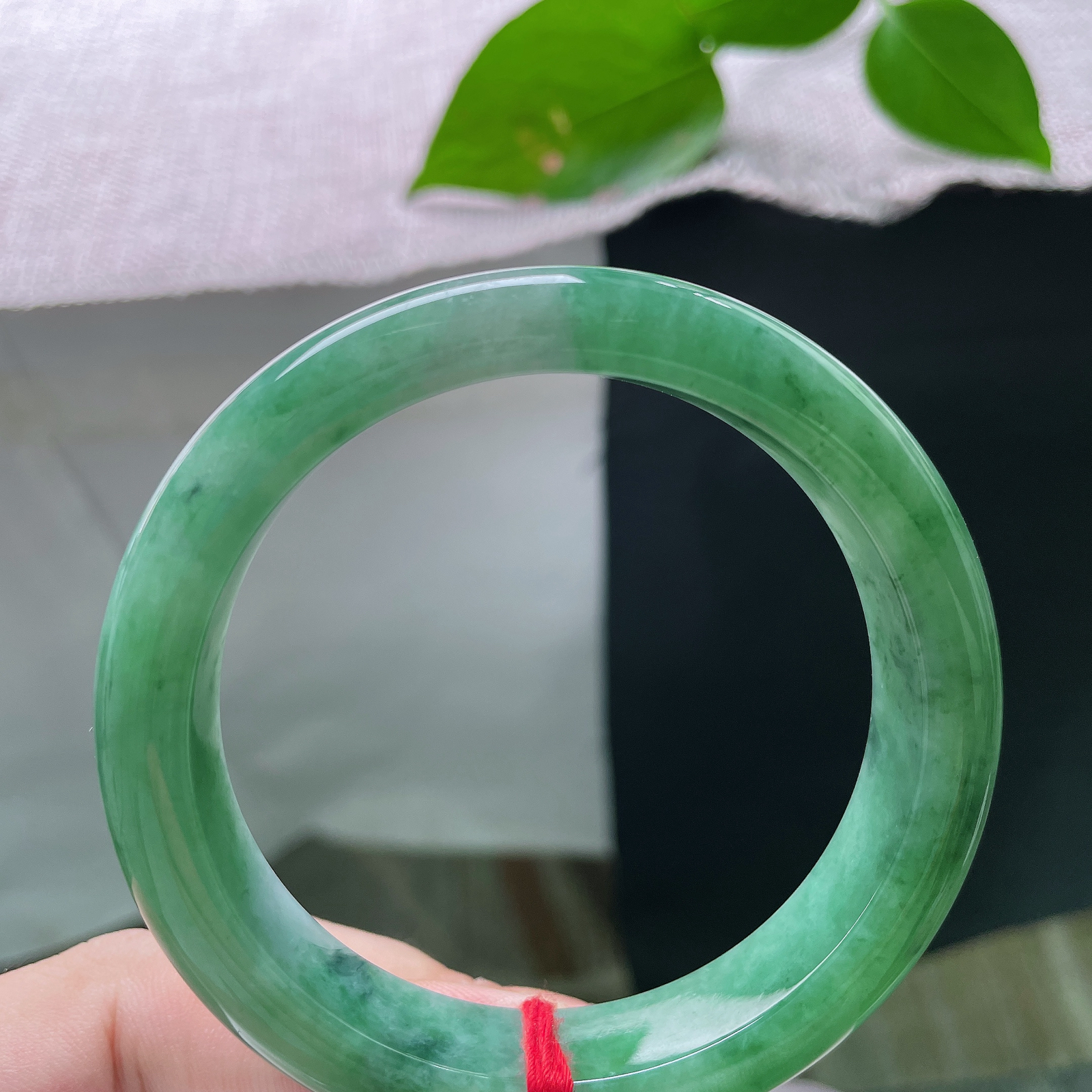 57.4/12.8/8.7，绿底正圈，耐看，甜美，优雅，郁郁葱葱，一点皮纹，耐看，ss56355a