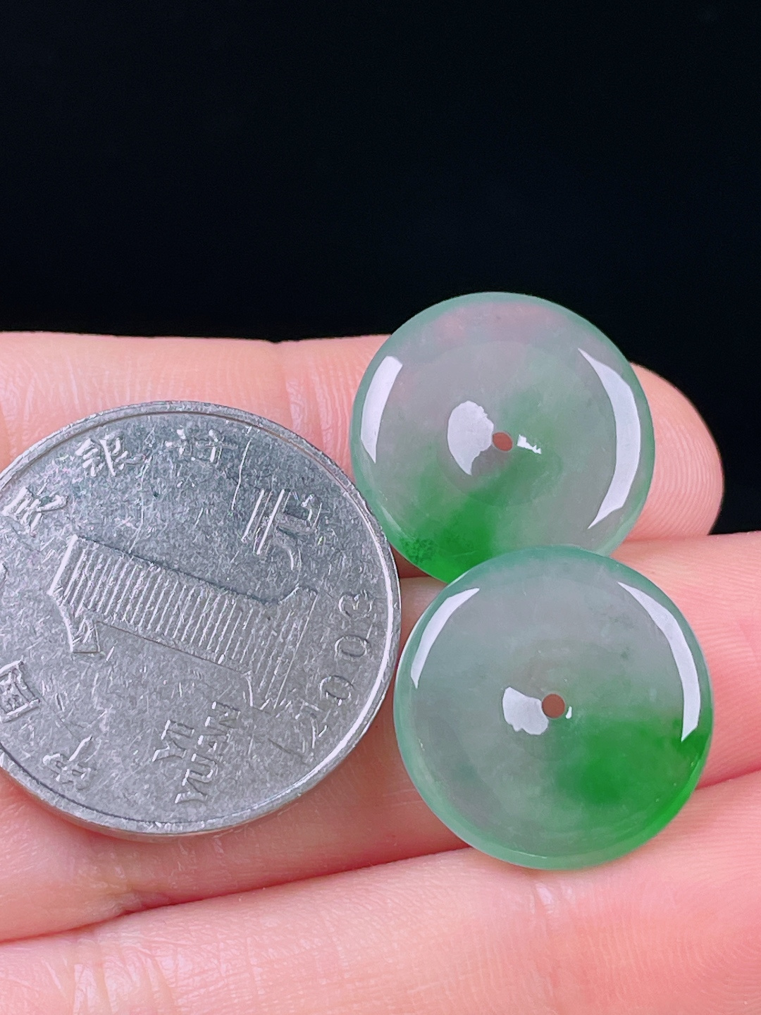 ️飘绿平安扣，老种起光，细底通透，尺寸：17.88/3.5mm0719
