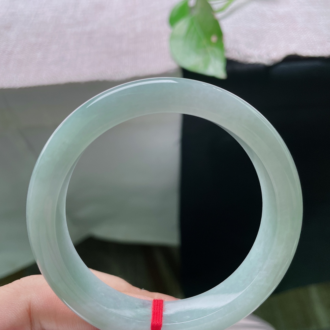 55.3/12.3/8.6，绿底正圈，绿意温润耐看，抬手间尽显温婉端庄，无裂，ss56384a