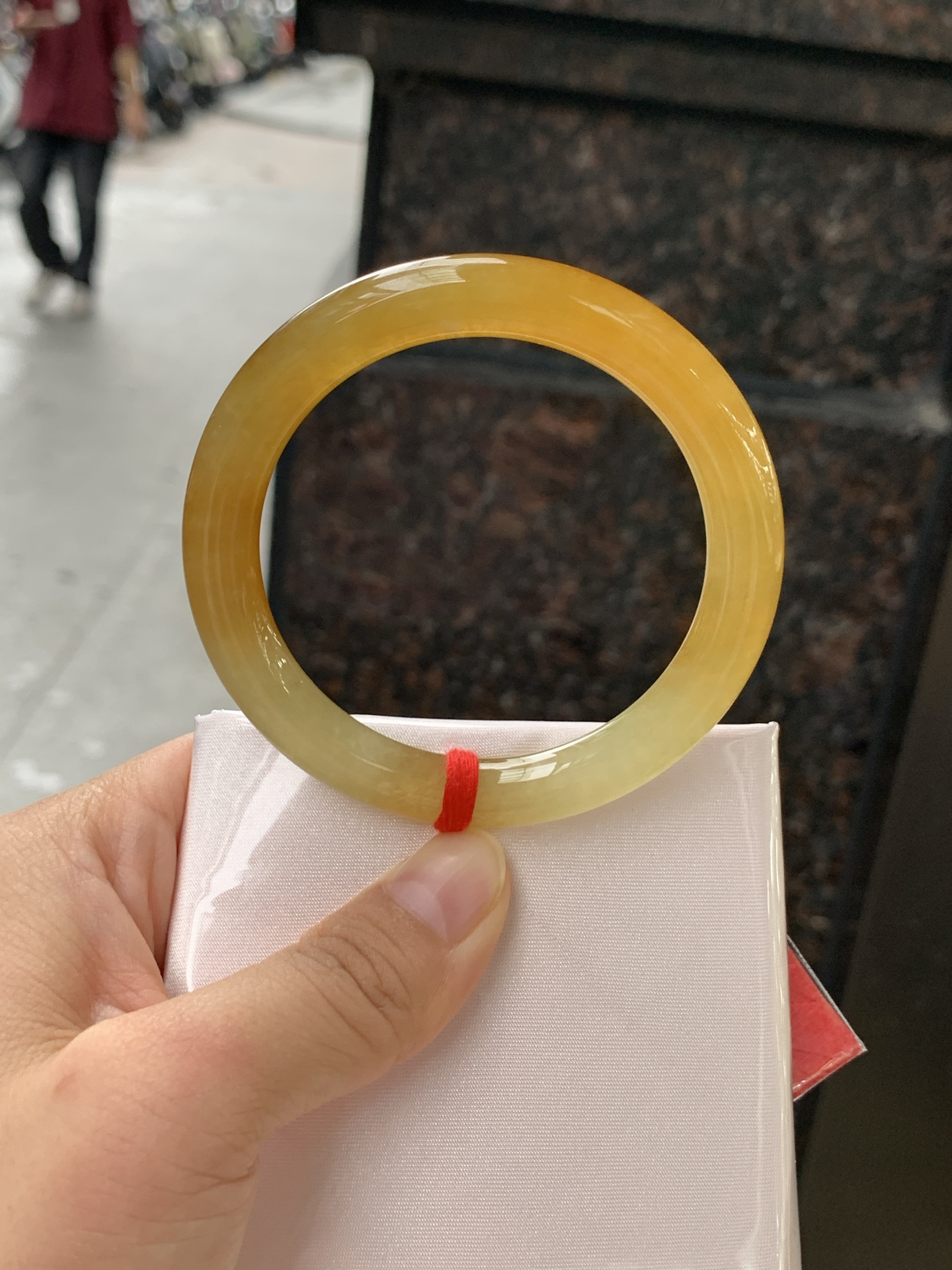 冰黄翡圆条 0720-618 打灯棉纹，底妆细润，色温饱满，招财进宝，特色黄翡意境感满满，有着秋天的味道，暖阳阳向阳而生的感觉