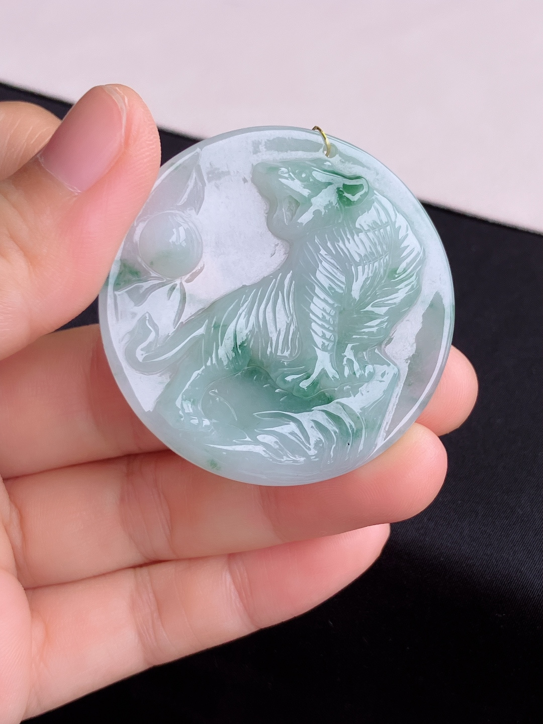冰飘花生肖虎牌，花色清爽，尺寸45.8/5.3/自然光实拍