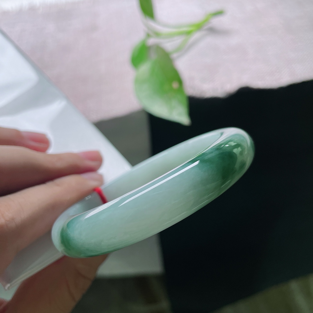 55.3/12.3/8.5飘花正圈，每一缕花色都是大自然随手勾勒，腕间自带山水。无裂，ss56292a