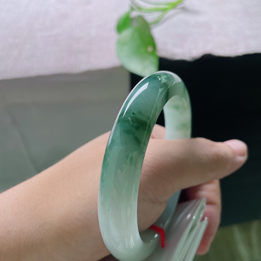 58.3/12.2/9.2，飘花正圈，天然形成的飘花没有复刻款，每一缕花色都是独一份的自然美感。无裂，ss56298a