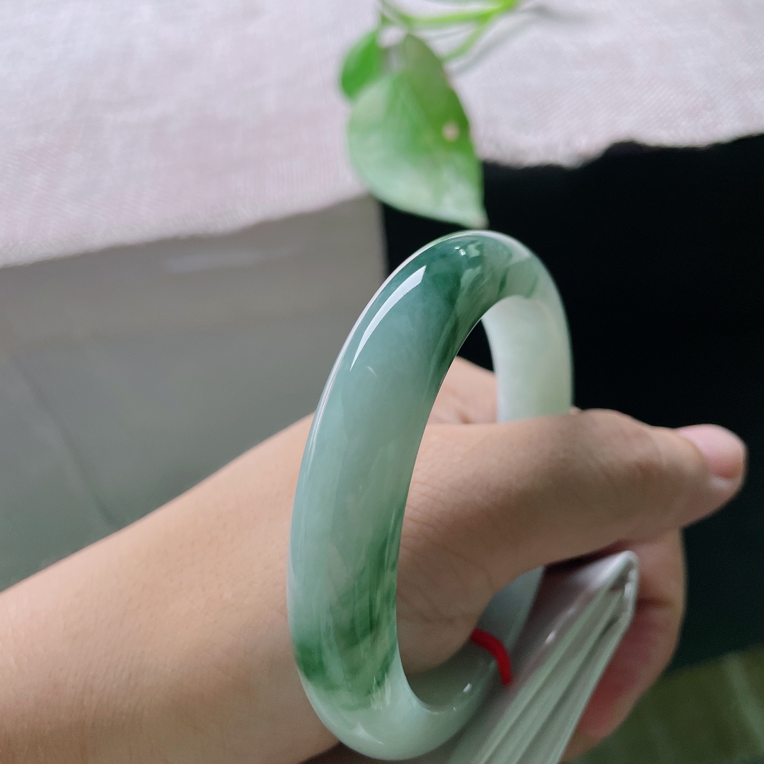 55.3/12.3/8.5飘花正圈，每一缕花色都是大自然随手勾勒，腕间自带山水。无裂，ss56292a