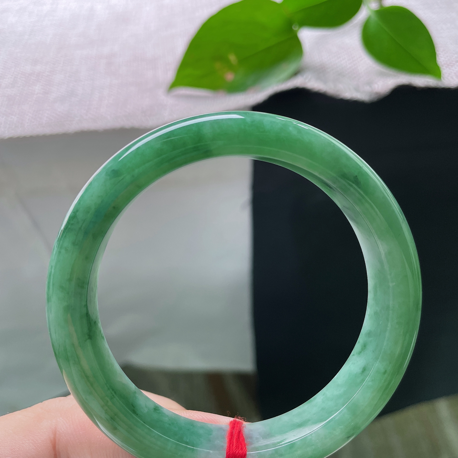 57.4/12.8/8.7，绿底正圈，耐看，甜美，优雅，郁郁葱葱，一点皮纹，耐看，ss56355a