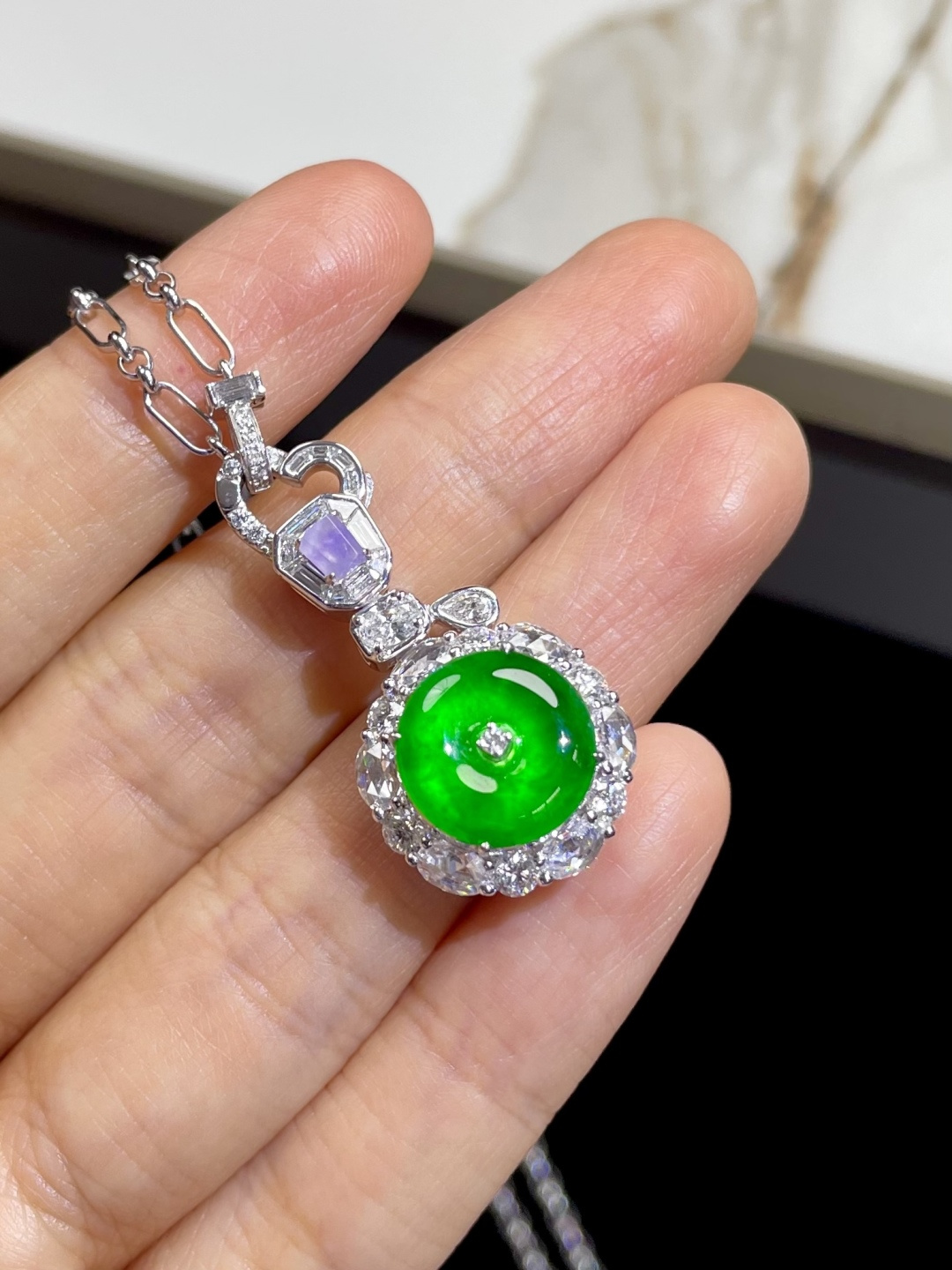 ️新品 | 玻璃种帝王绿平安扣吊坠裸石：10.5*10.5*3.5mm整体：25.5*15*9.5mm