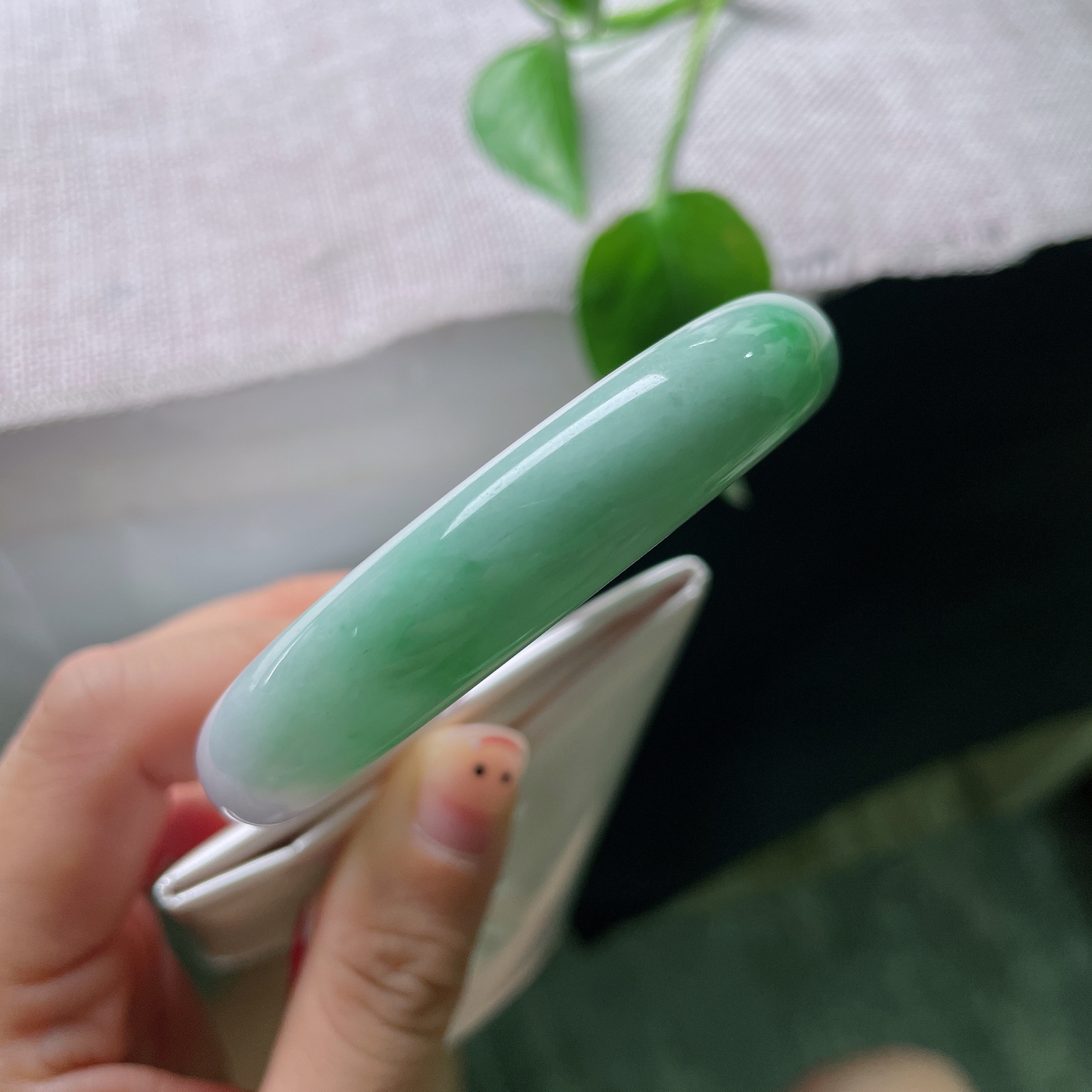57.8/12.7/8.5，紫罗兰正圈，耐看，春色满园，郁郁葱葱，一点皮纹，！ss56449a