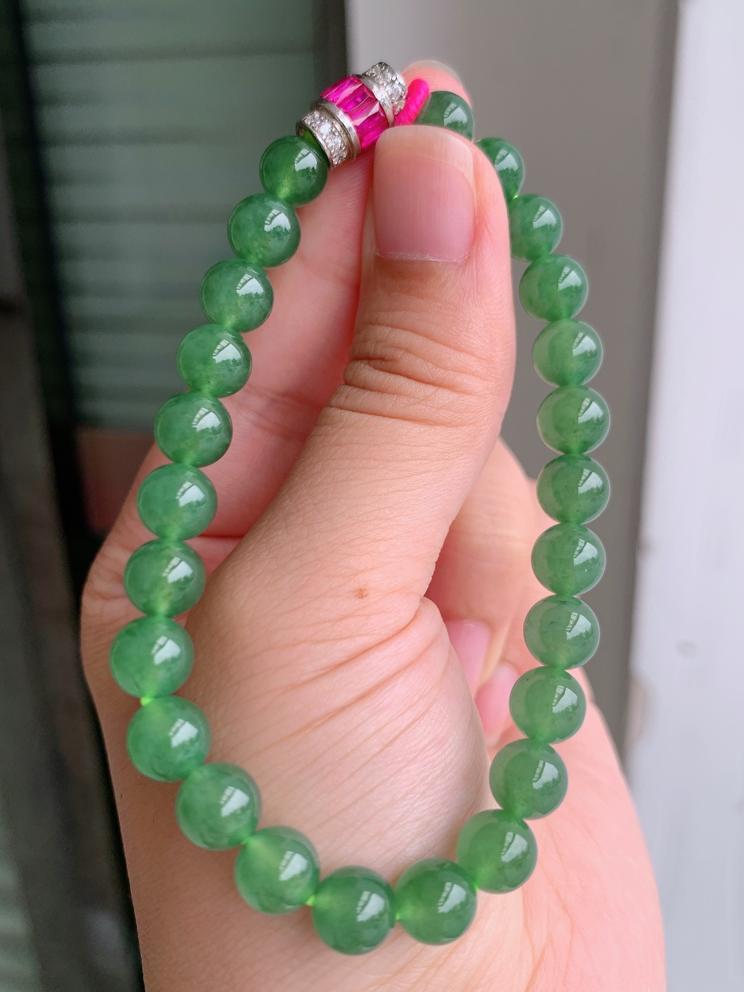 冰湖水绿珠珠手串，种水饱满色泽浓郁，彩宝镶钻华丽大气