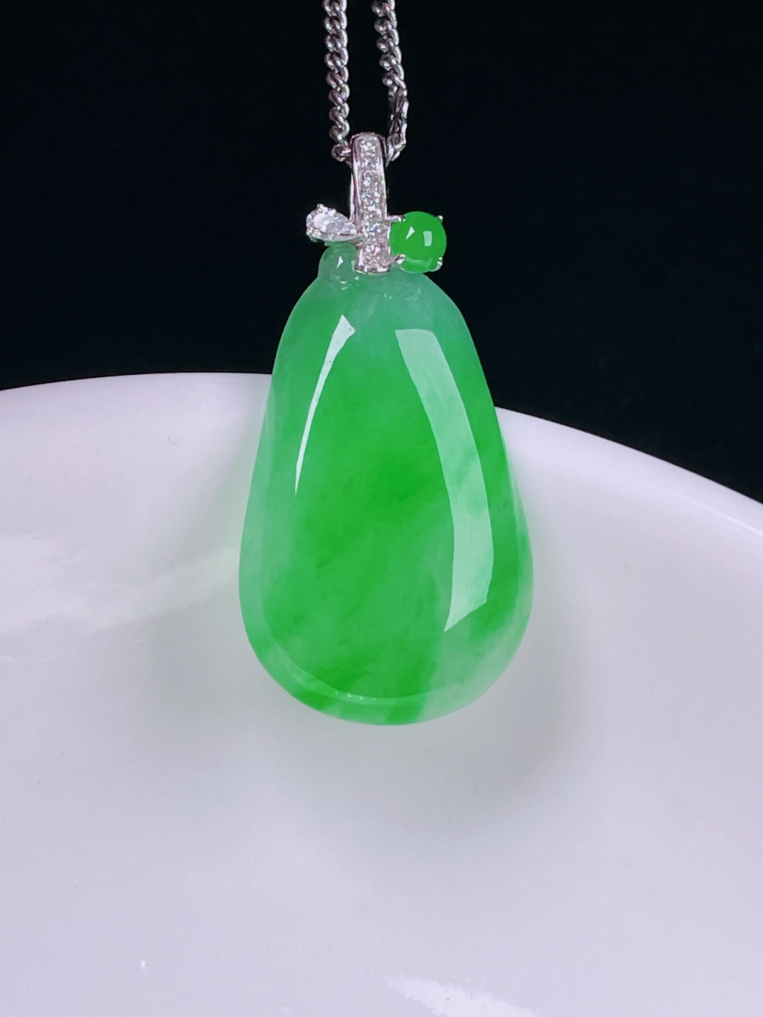 ️辣绿福瓜，老种起光，细底通透，尺寸：28.3裸石22/14.3/3.6mm0719