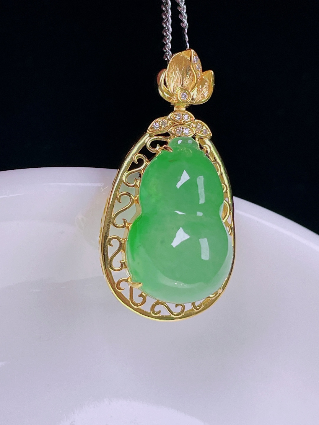 ️冰绿葫芦，老种起光，细底通透，尺寸：29/15.5/11.5裸石17.8/11.7/8mm0719