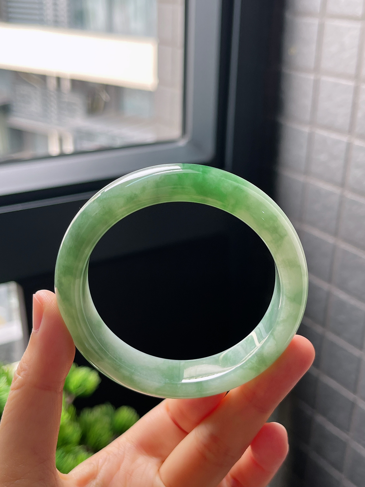 圈口55.5，冰糯种飘绿花翡翠正圈手镯