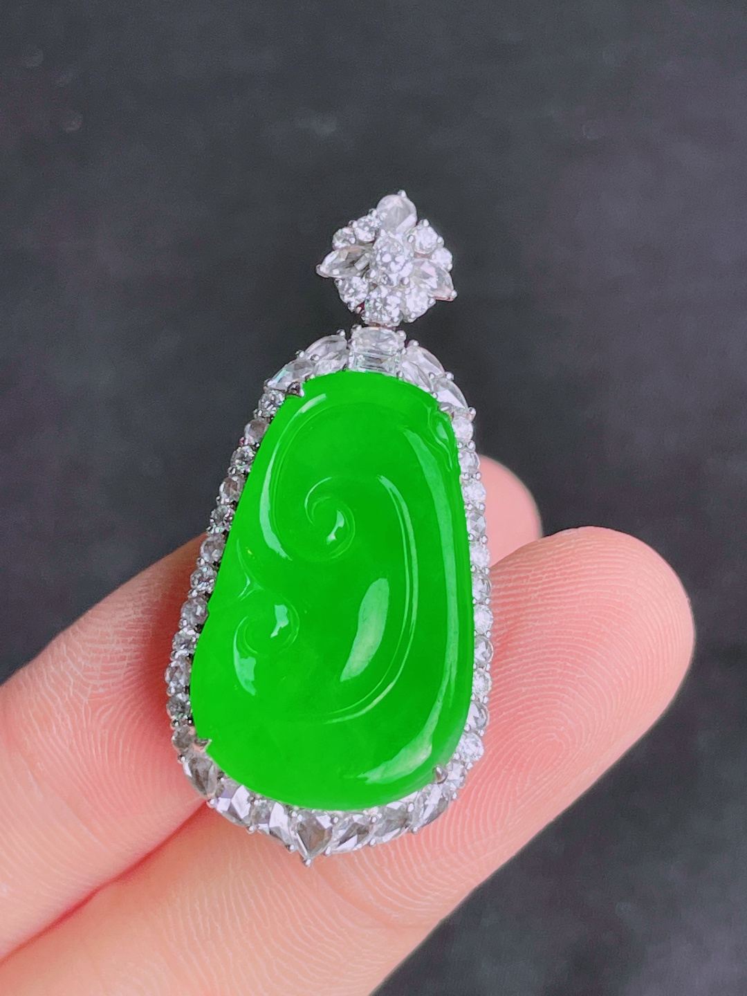 ️绿如意吊坠，晶莹剔透，新颖时尚，无裂，25.5-16-3