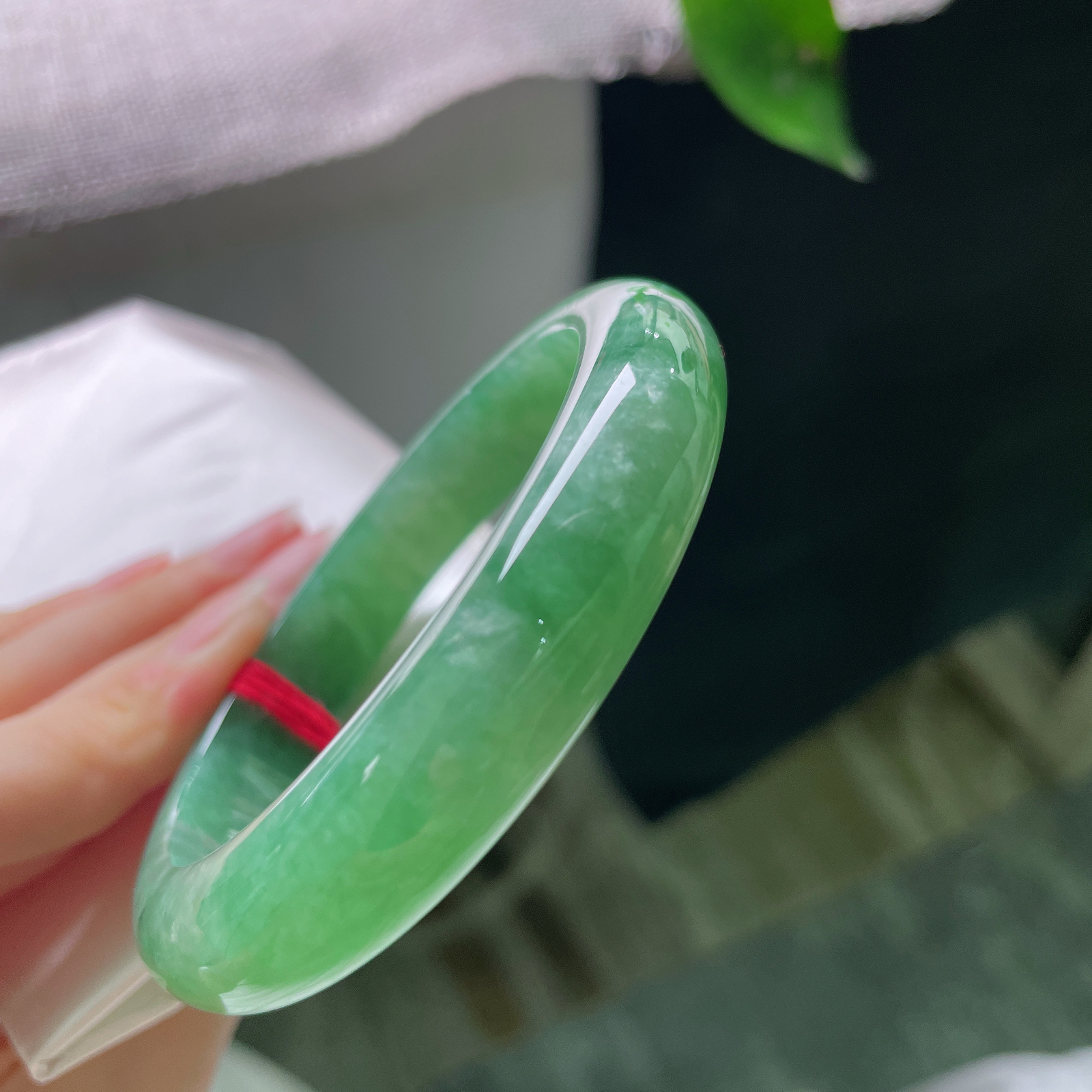 55.6/12.1/8.6，绿底，水润，细腻，优雅，贵气，耐看，一点棉纹，春色满园，贵气，ss56361a