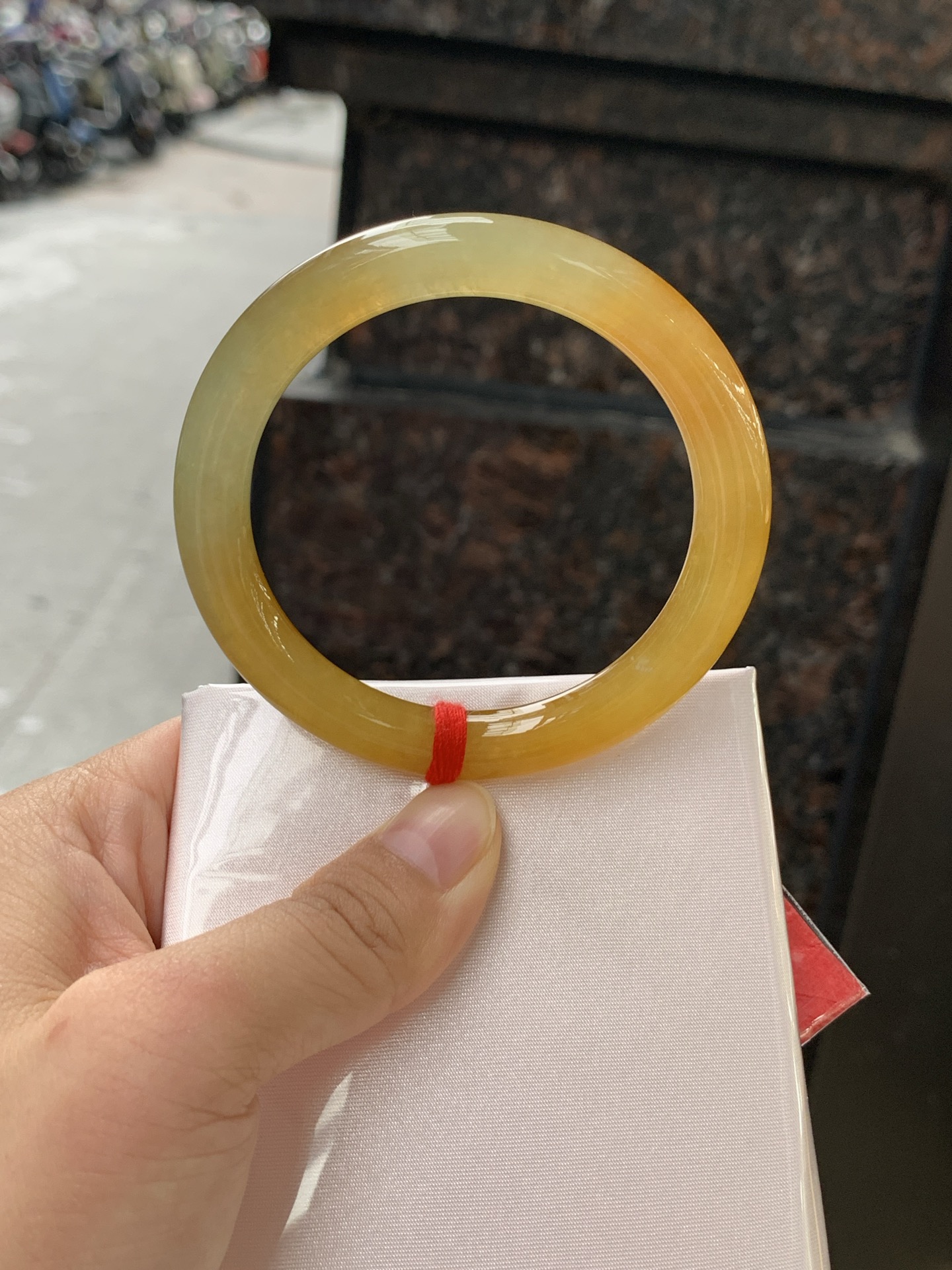 冰黄翡圆条 0720-618 打灯棉纹，底妆细润，色温饱满，招财进宝，特色黄翡意境感满满，有着秋天的味道，暖阳阳向阳而生的感觉