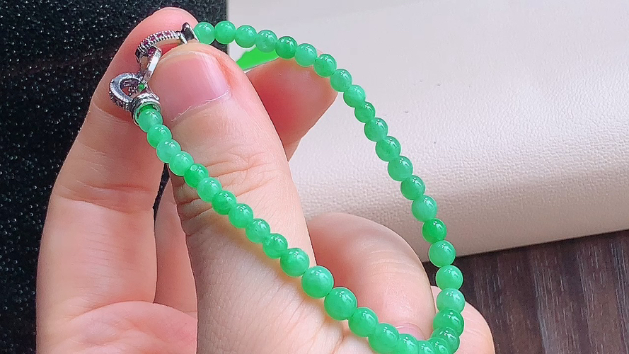 ️ 满绿手串，尺寸大5.1/小3.8mm，包A附证书