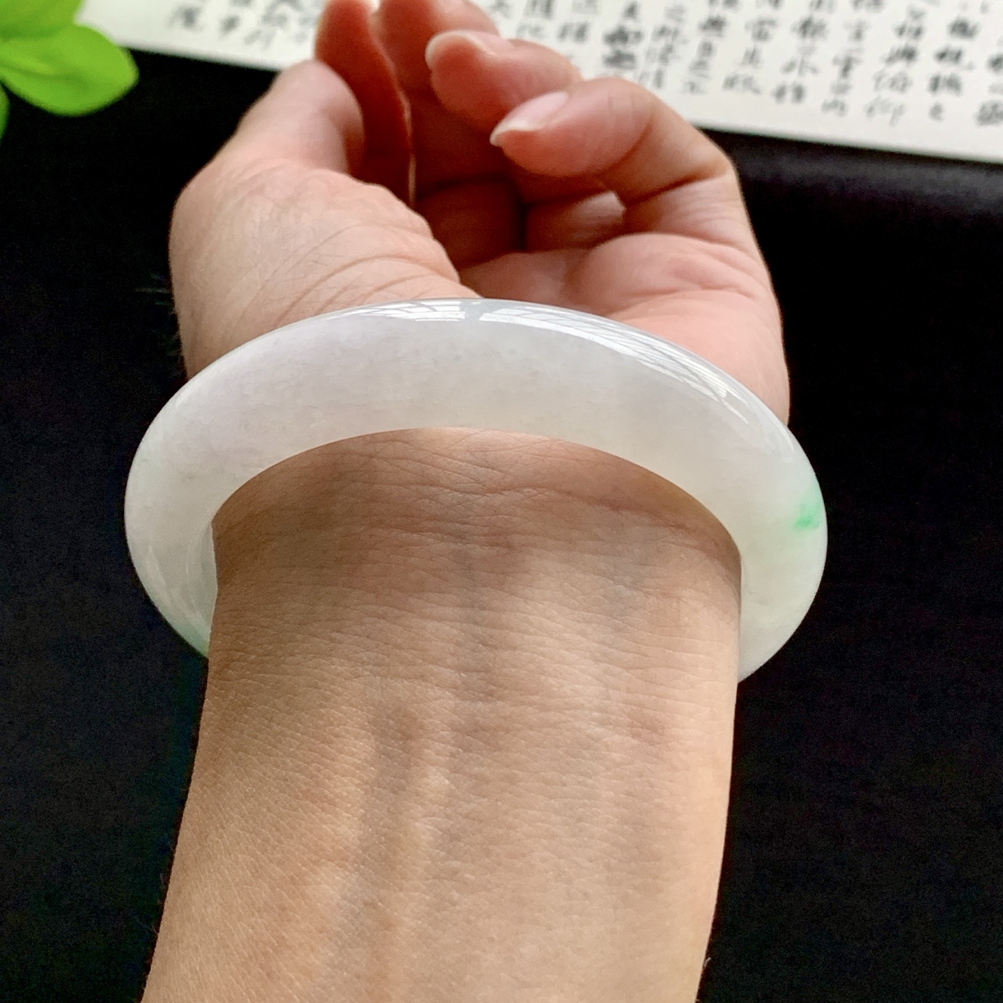 071812SY 55正圈飘绿翡翠手镯 55.8-12.3-8.4